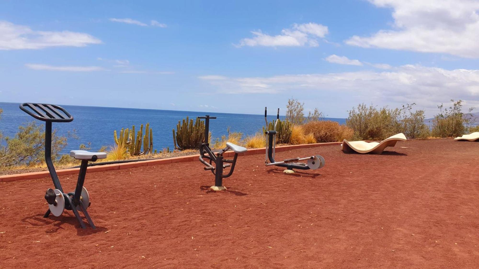 Luxury 1 Minute To The Beach & Salt Pool Apartment *