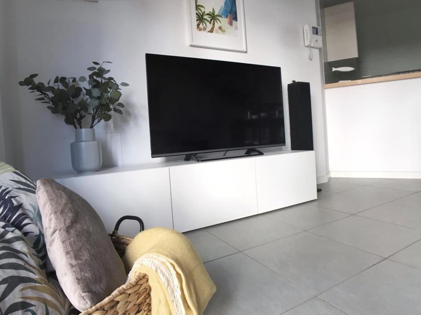 Sunny Duplex Martines Apartment