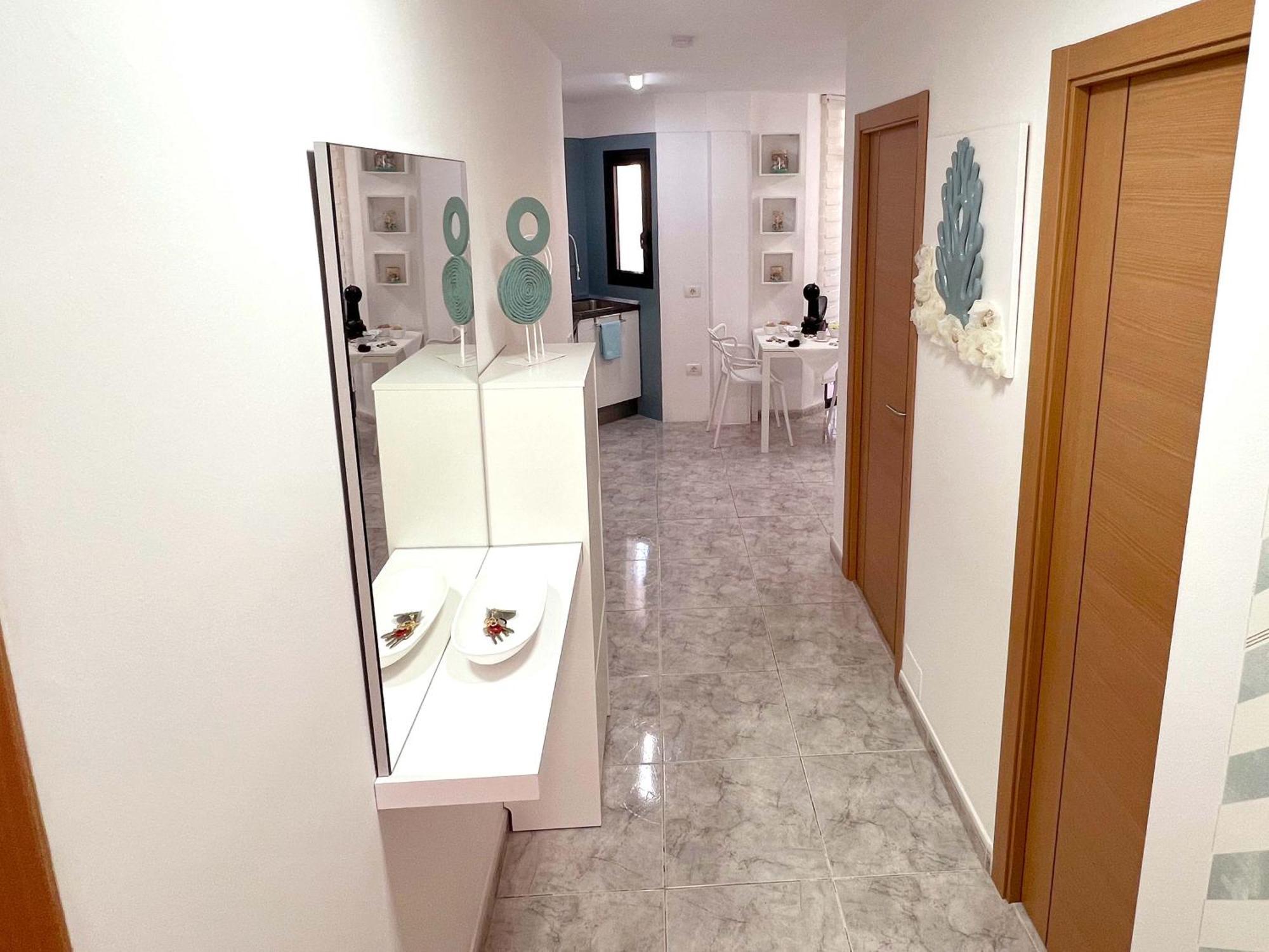 Encantador Con Terraza, Cristianos Appartement