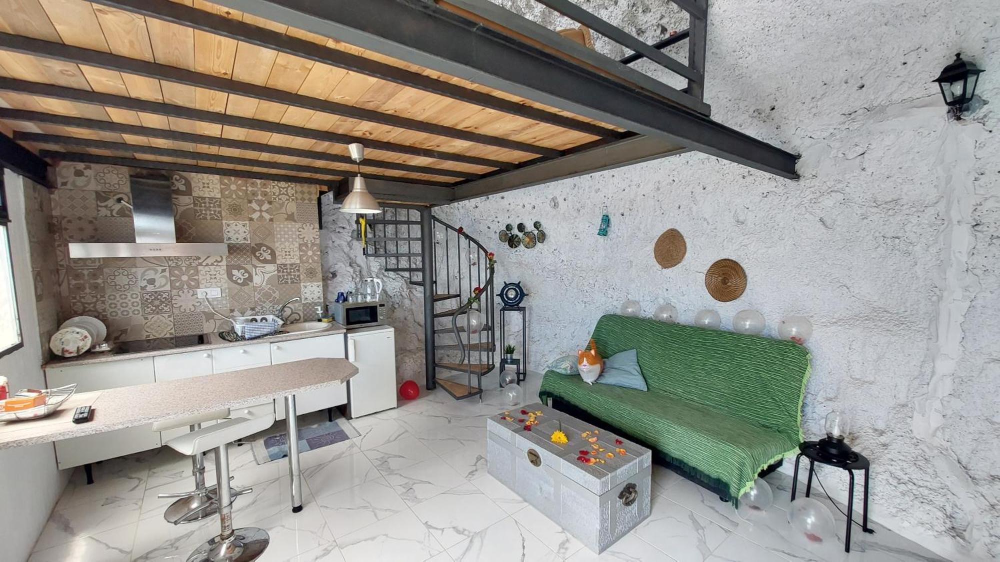 New Cave With Pool View And Garden Hébergement de vacances *
