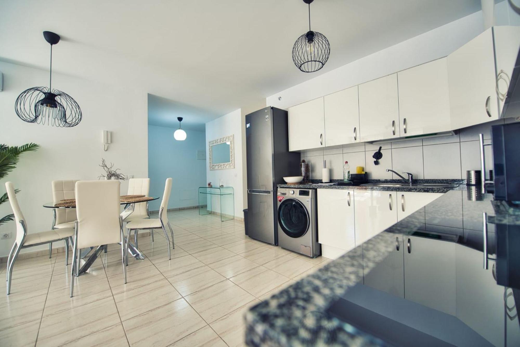 Ocean View Perfect Sunset Apartment, 4 137m2, Wifi & Bbq