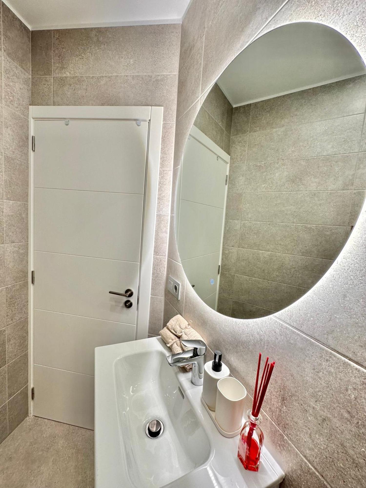 Luxury Renevapartment Island Village Apartment