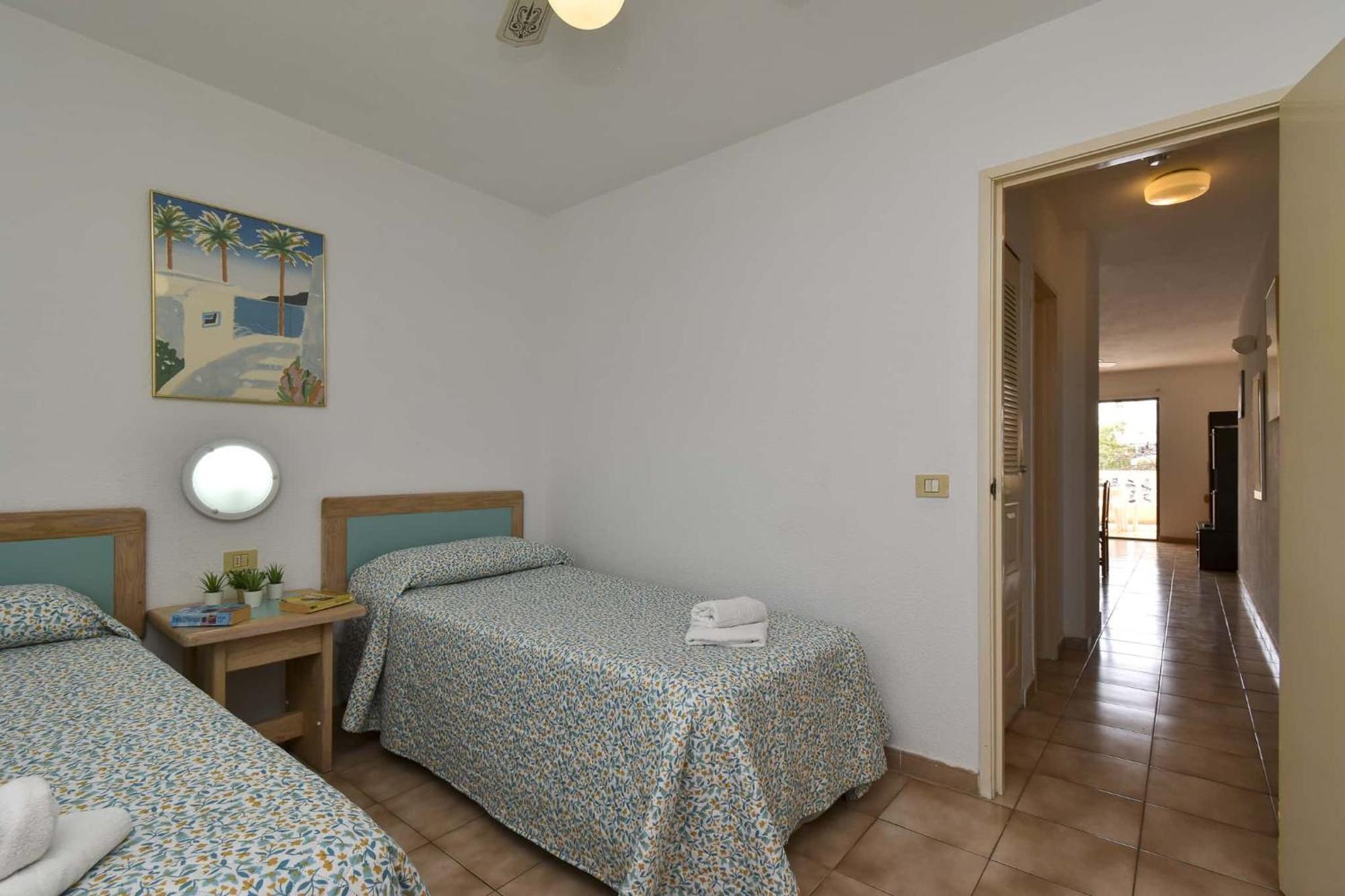 Castle Harbour 3 *