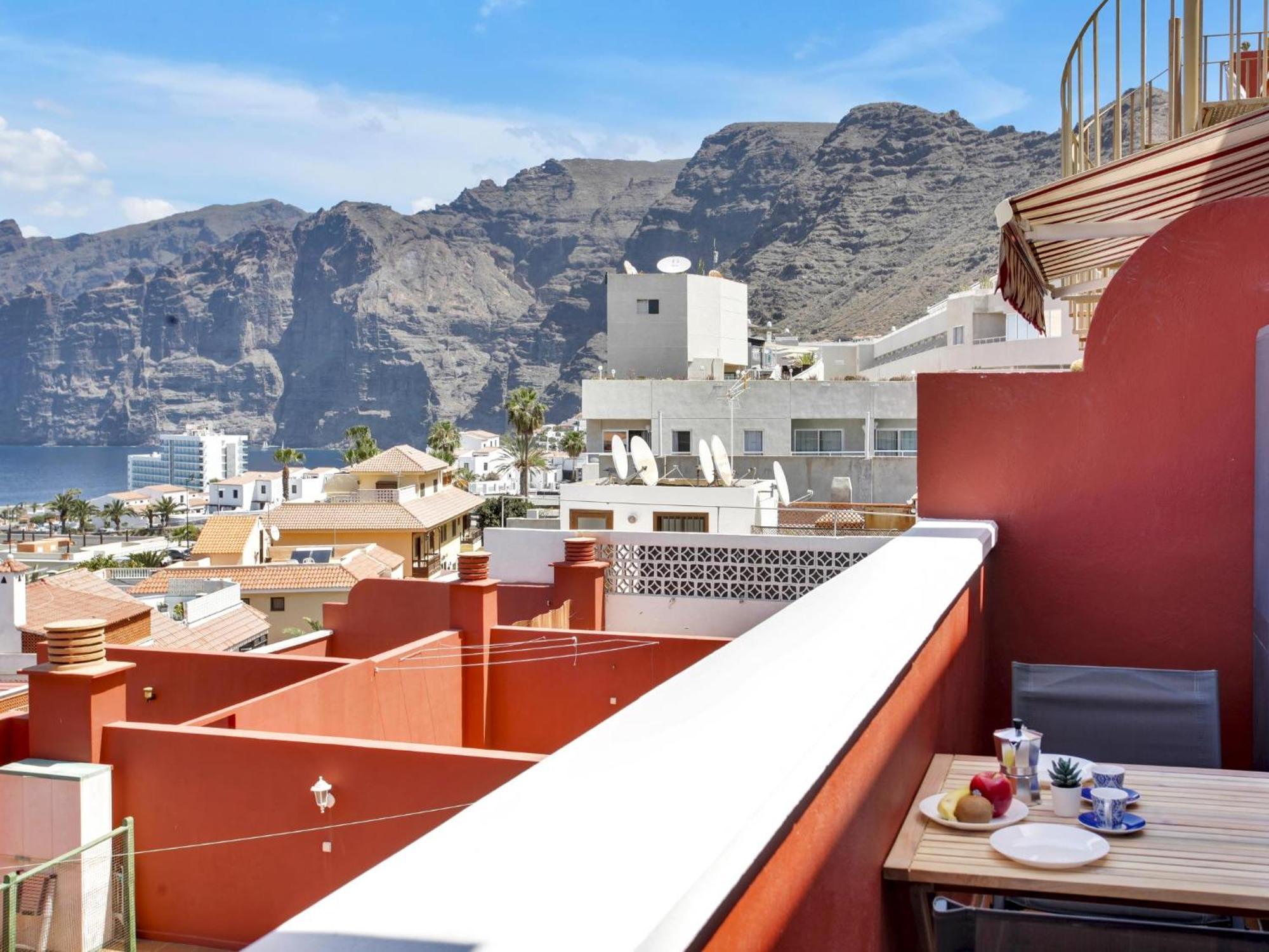 Apartment The Cliffs Penthouse, Huge Terrace, Bbq, Air Con Puerto de Santiago (Tenerife)