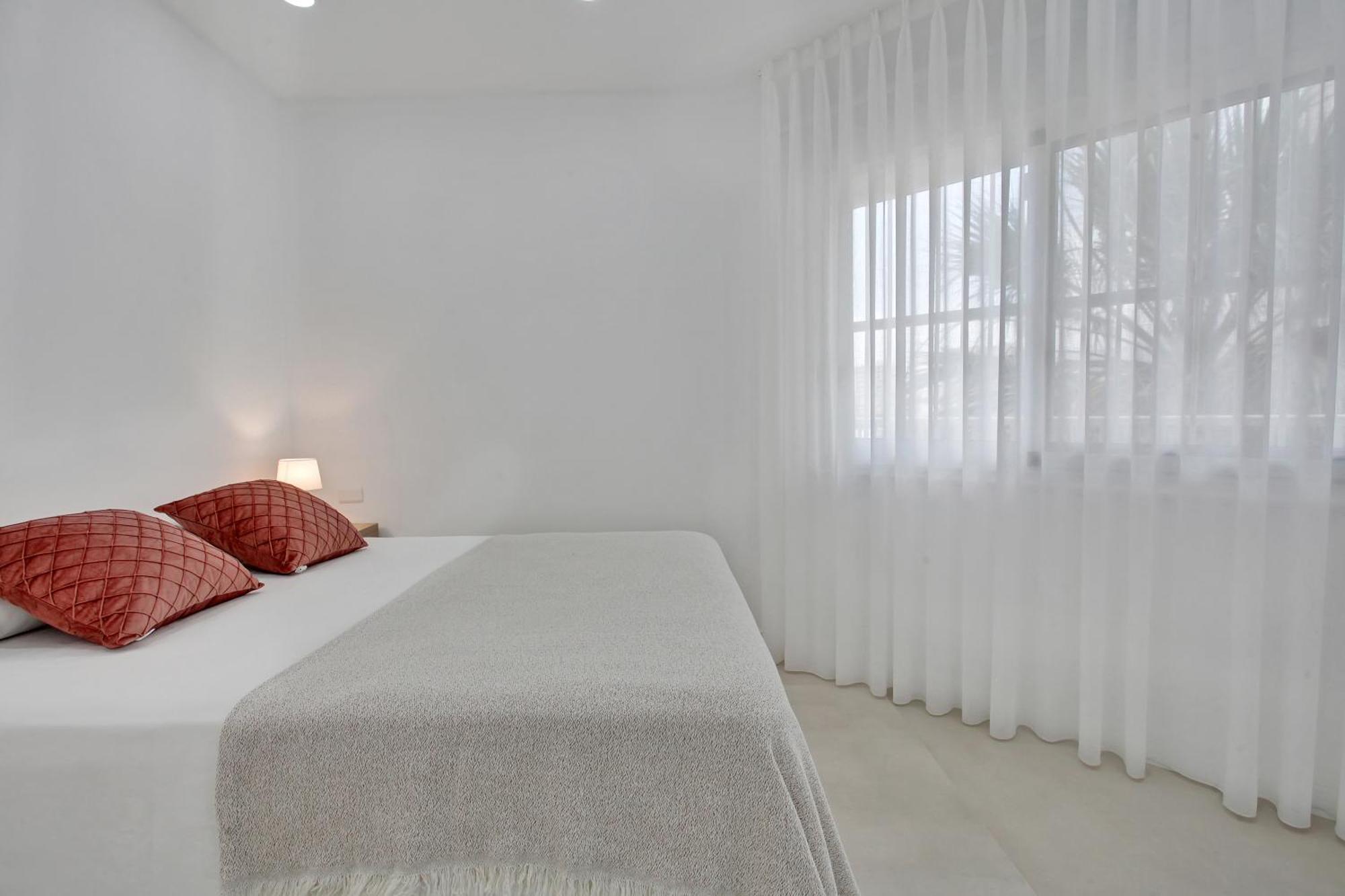 Apartment Casa Marinita, Floor, Direct Access To The Seafront *