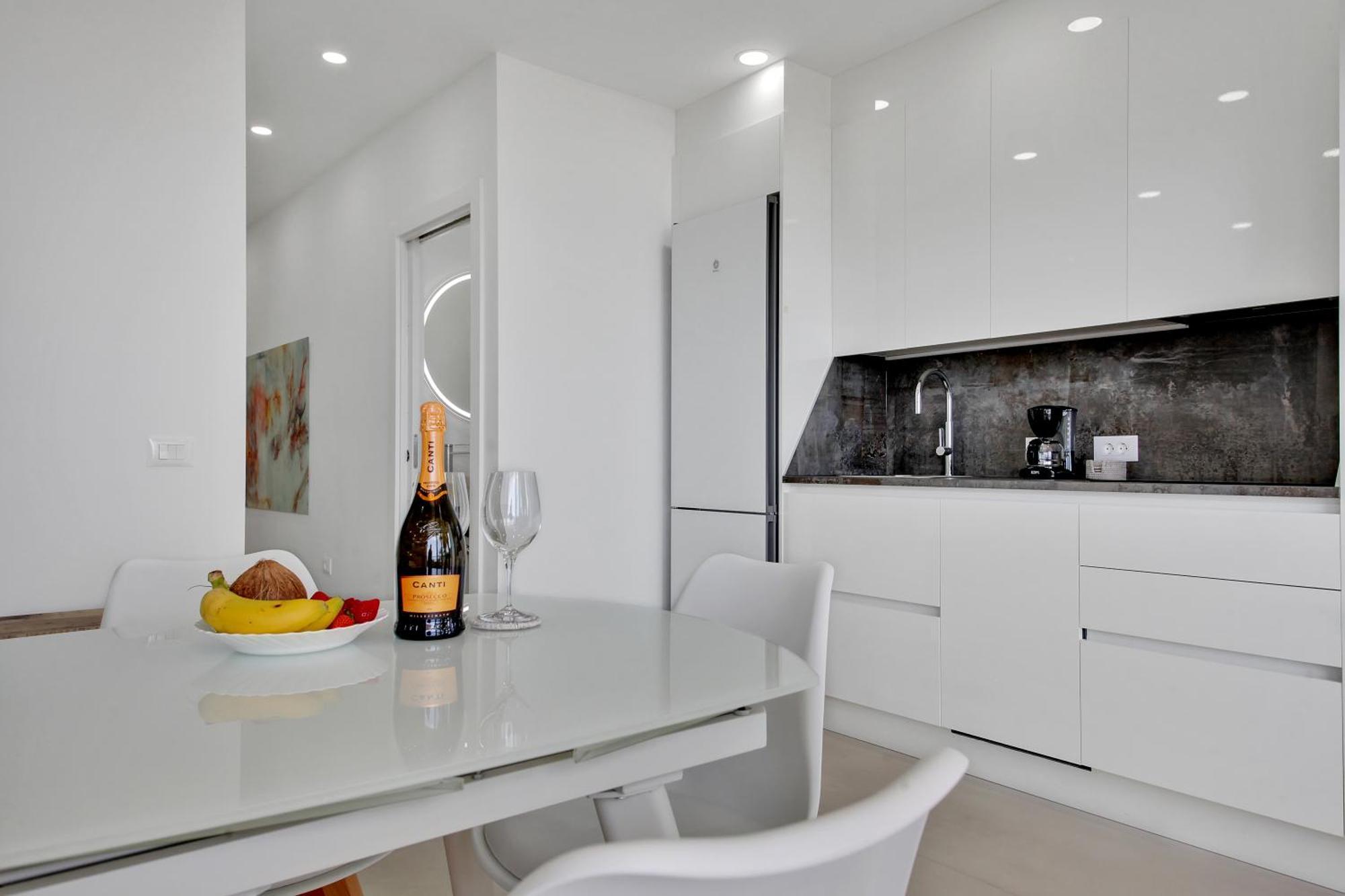 Apartment Casa Marinita, Floor, Direct Access To The Seafront *