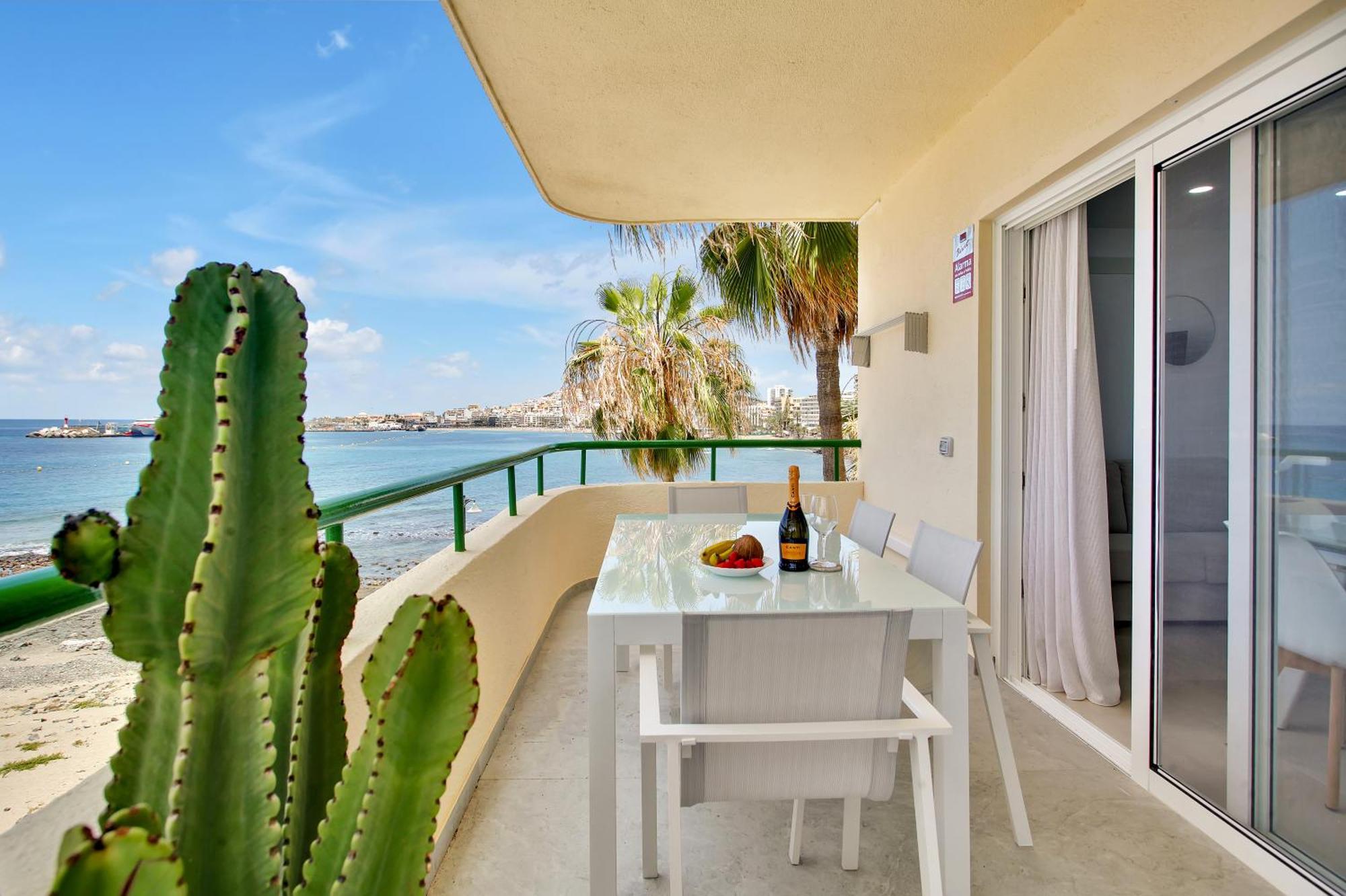 Apartment Casa Marinita, Floor, Direct Access To The Seafront