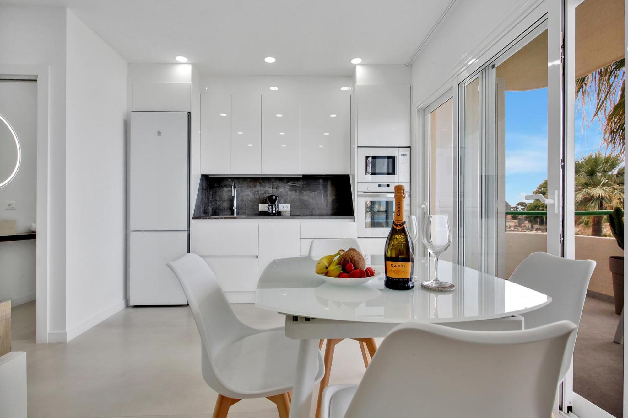 Apartment Casa Marinita, Floor, Direct Access To The Seafront