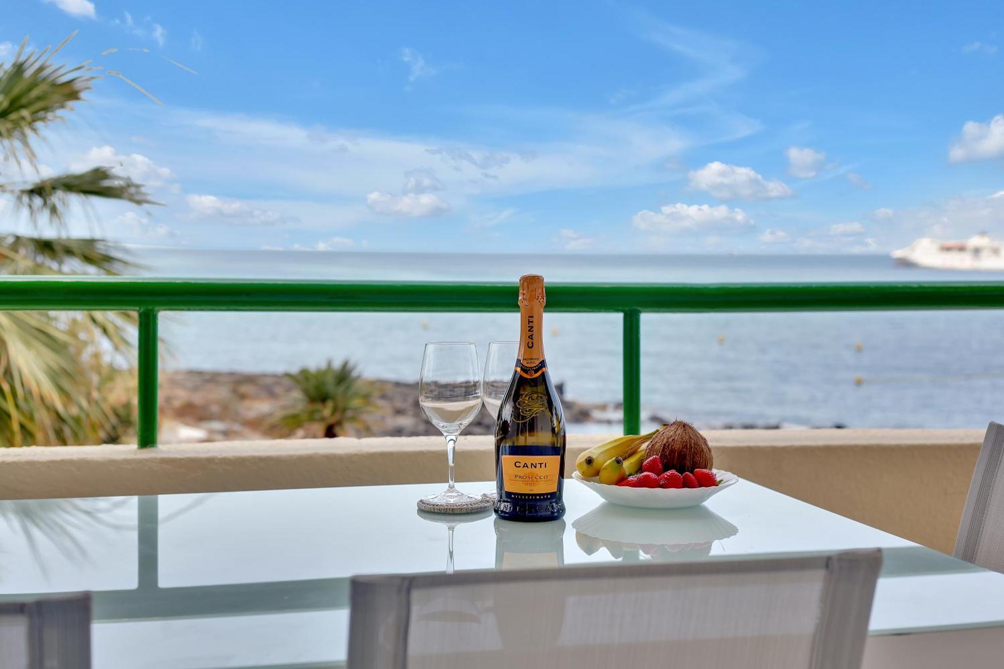 Apartment Casa Marinita, Floor, Direct Access To The Seafront *