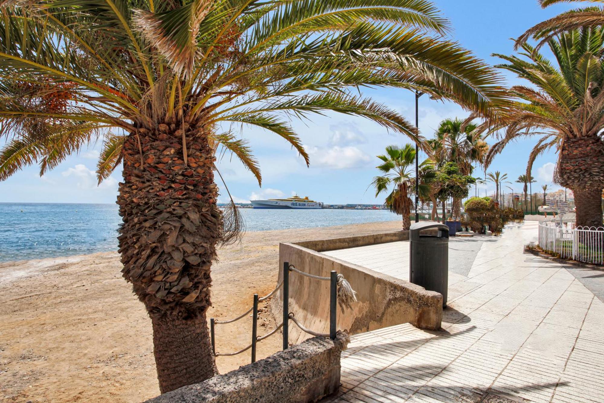 Casa Marinita, Floor, Direct Access To The Seafront Apartment