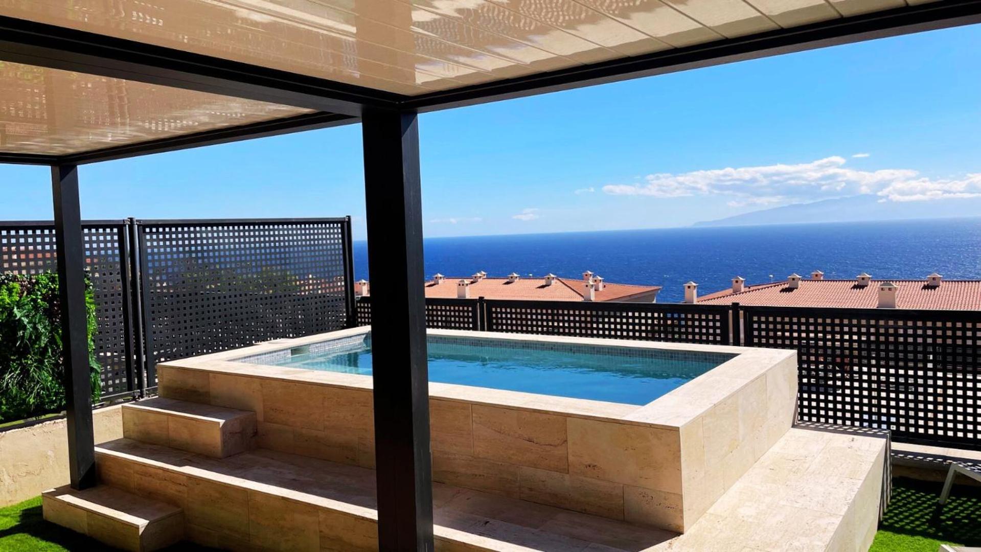 Little - Private Pool Apartment