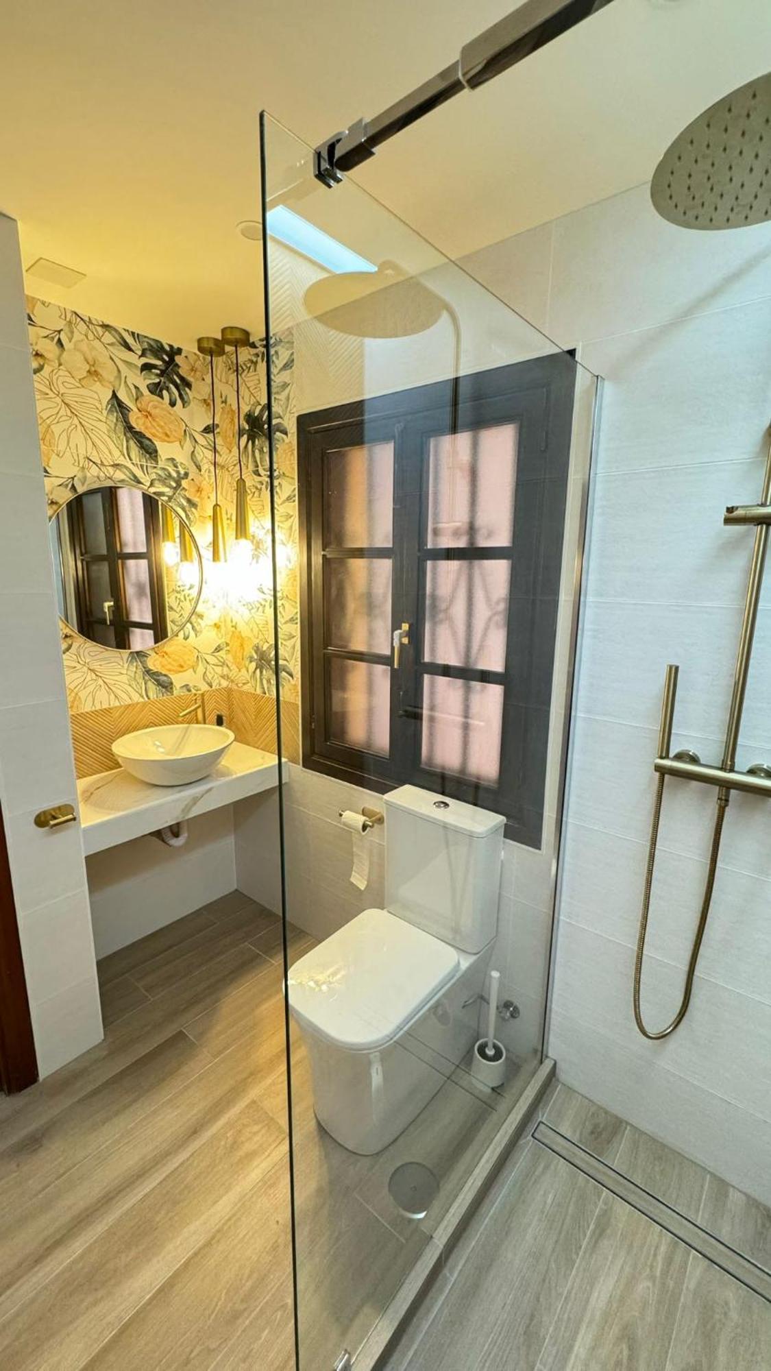 Stylish Design W Ocean & Pool View, King Size Bed, Wifi,2 Smart Tv, Street Parking, 2 Pools Access Apartment Costa Adeje (Tenerife)