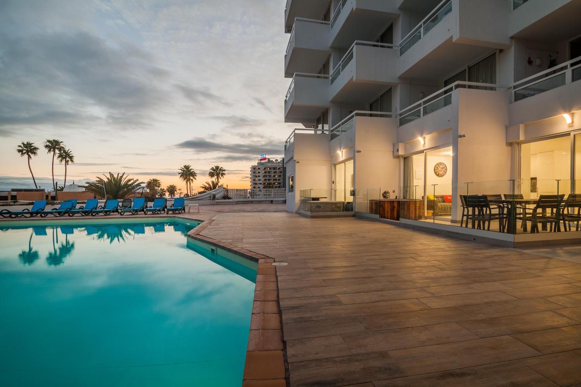 Ponderosa Next To The Pool With Big Terraces Close To The And Siam Park