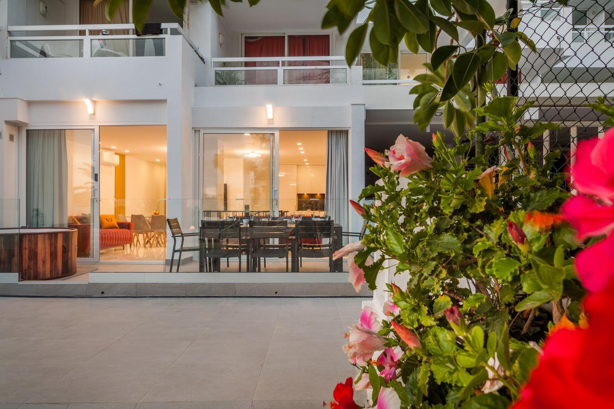 Apartment Ponderosa Next To The Pool With Big Terraces Close To The And Siam Park *