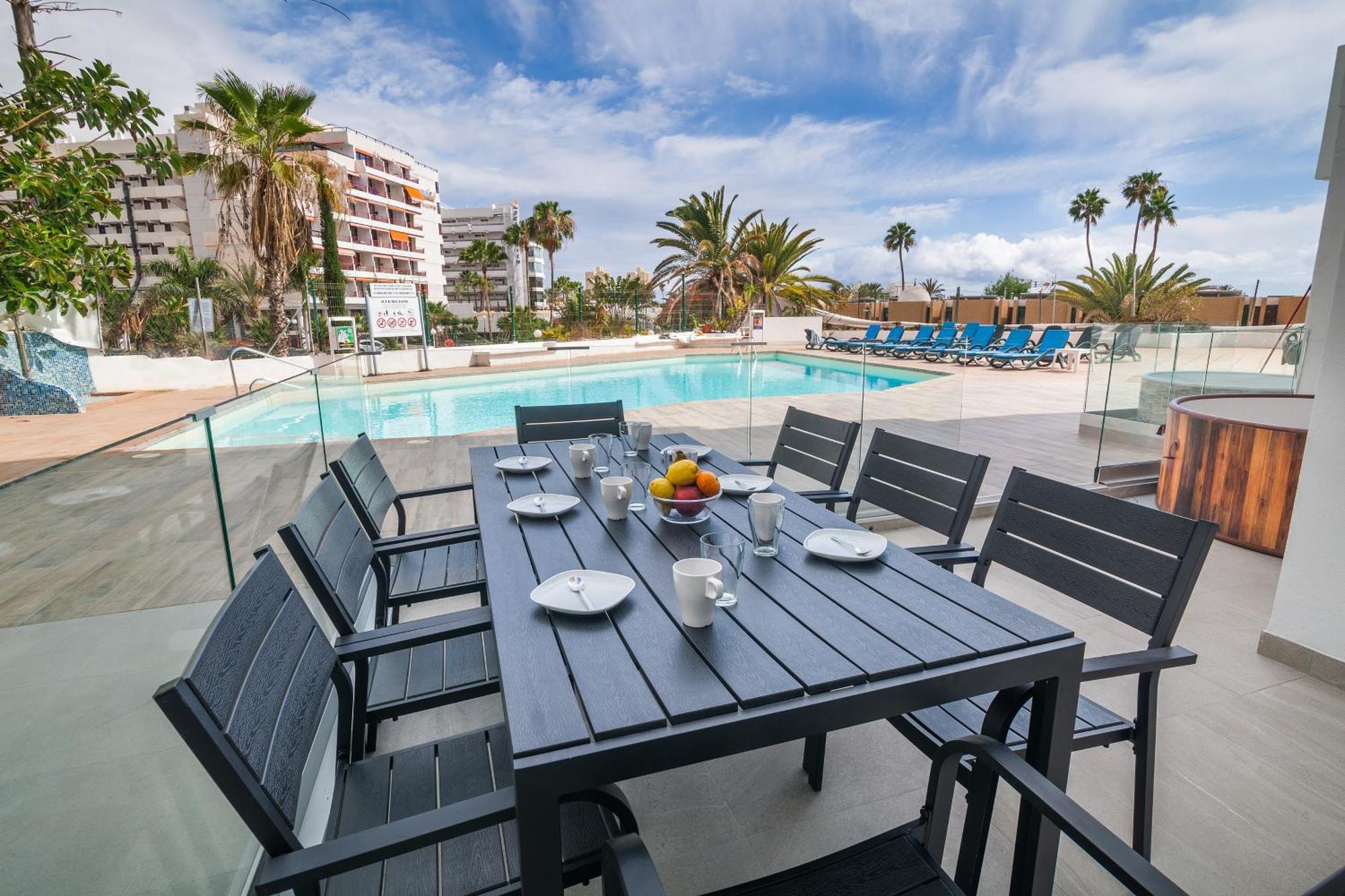 Ponderosa Next To The Pool With Big Terraces Close To The And Siam Park *