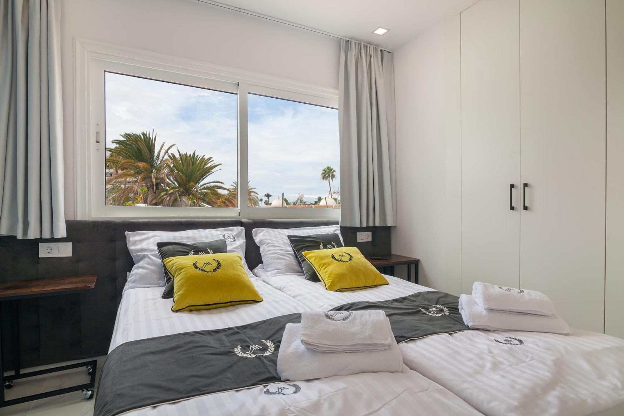 Ponderosa Next To The Pool With Big Terraces Close To The And Siam Park *