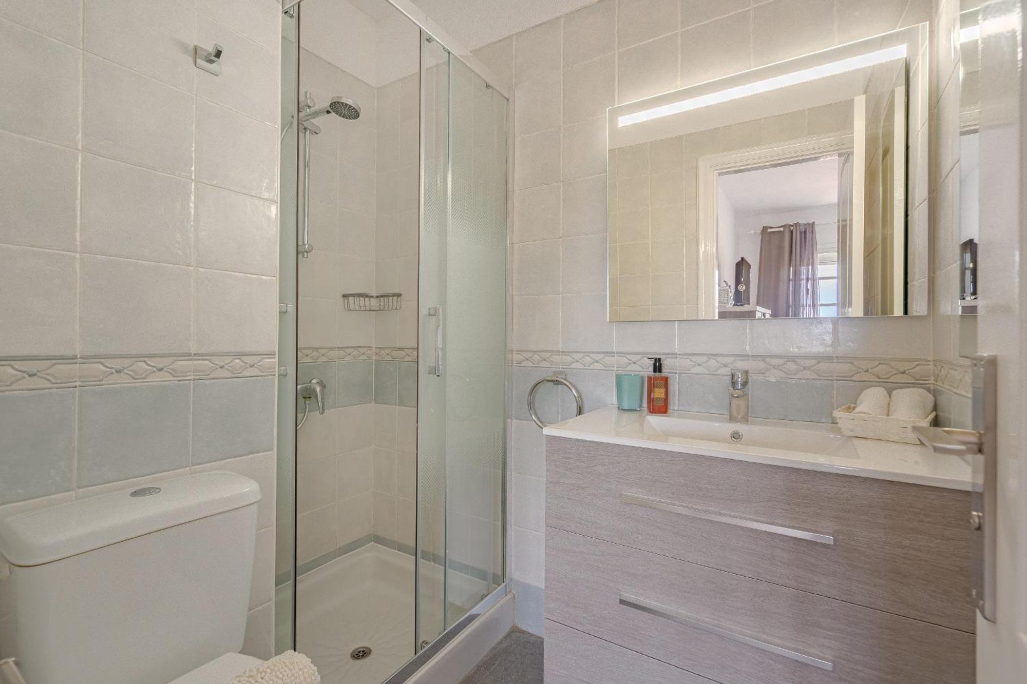 Apartment Balcon Smart Hi-end Services Media Streaming