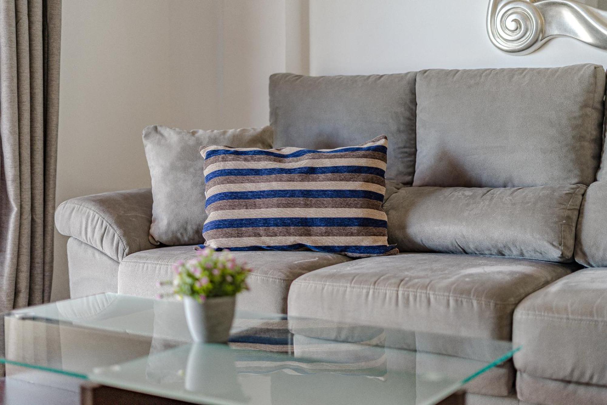 Balcon Smart Hi-end Services Media Streaming Apartment