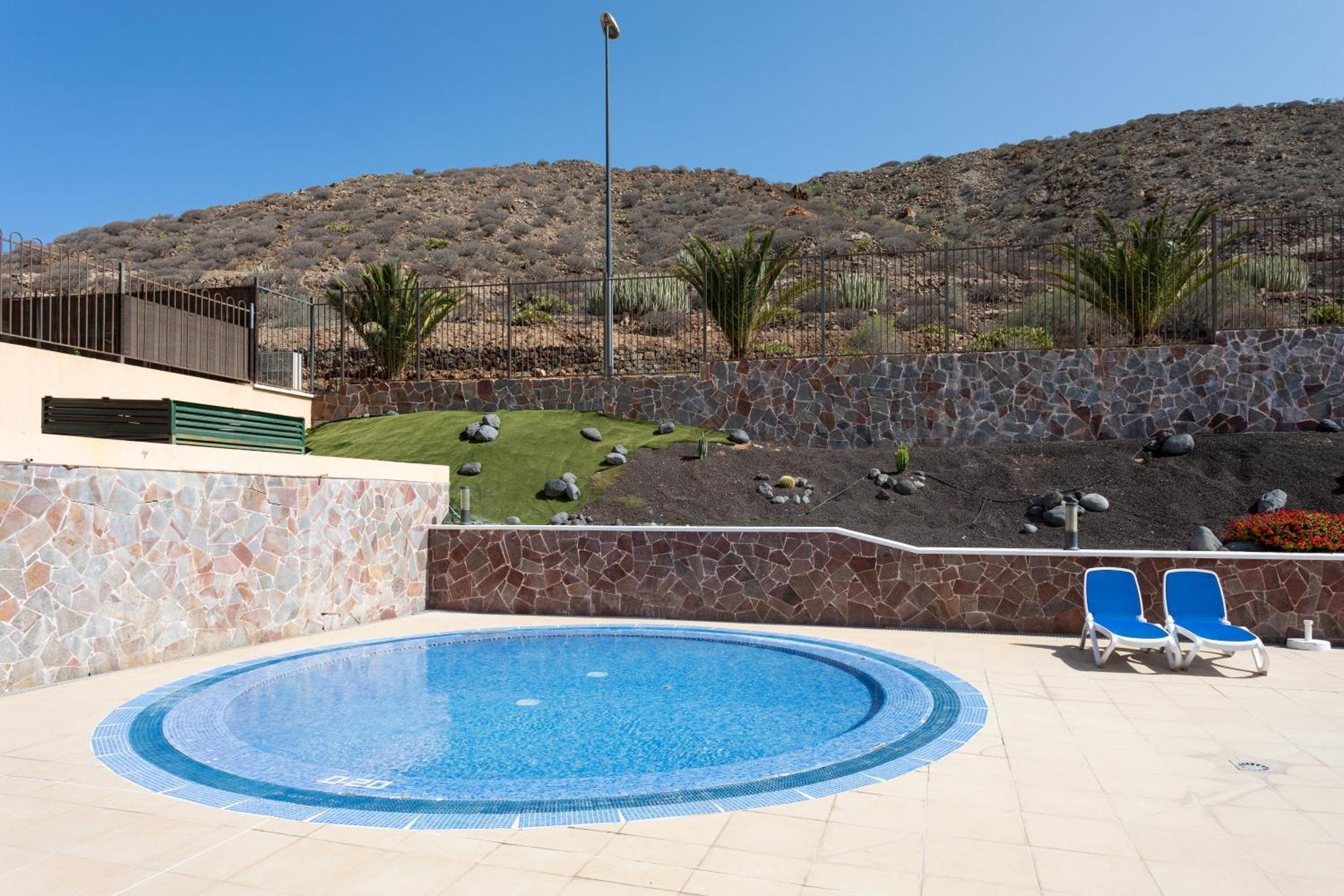 Apartment Home2book Cozy Mocan Pool View, El