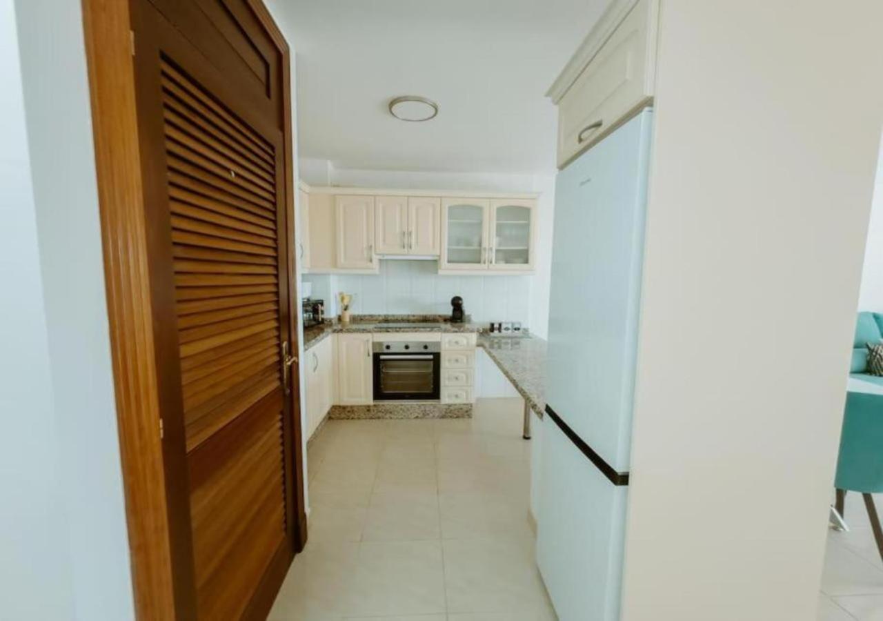 Seaview 2 Bedroom Play Paraiso Pool & Wifi In Costa Adeje (Tenerife)
