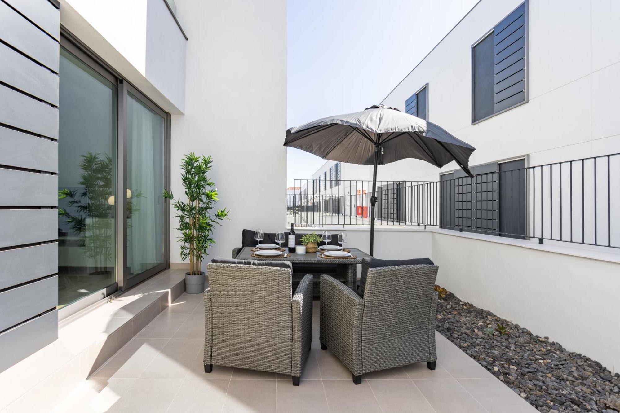 Luxury Alegranza With Pool Apartment