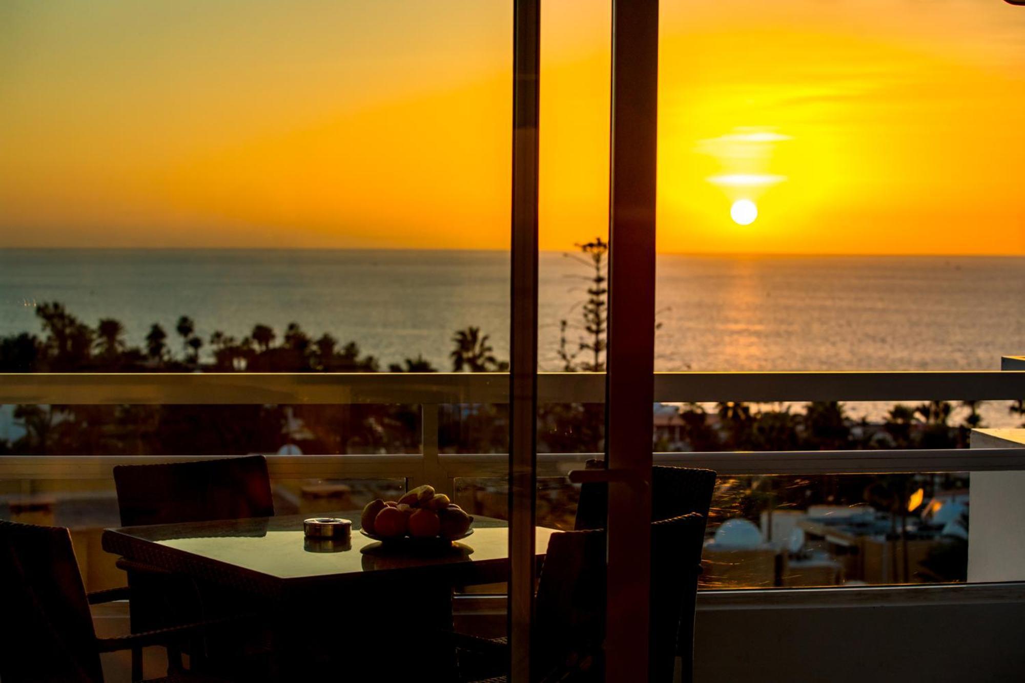 Apartment Ponderosa 611, Americas, One Bedroom With Large Terrace And Ocean View, Next To Siam Park