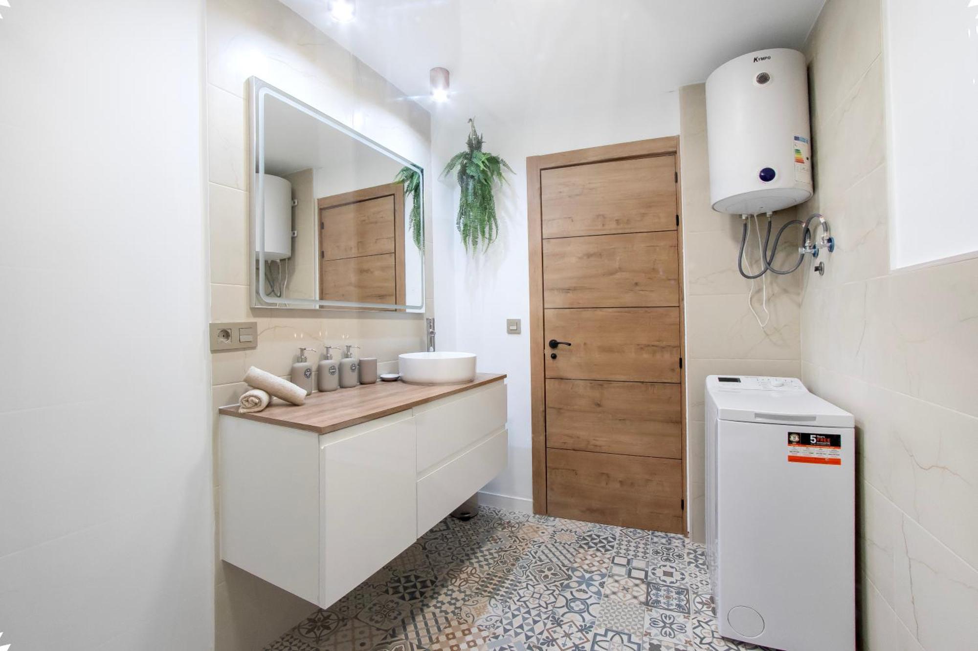 Holiday home Newly Renovated, Luxurious With A Heated Pool, 259