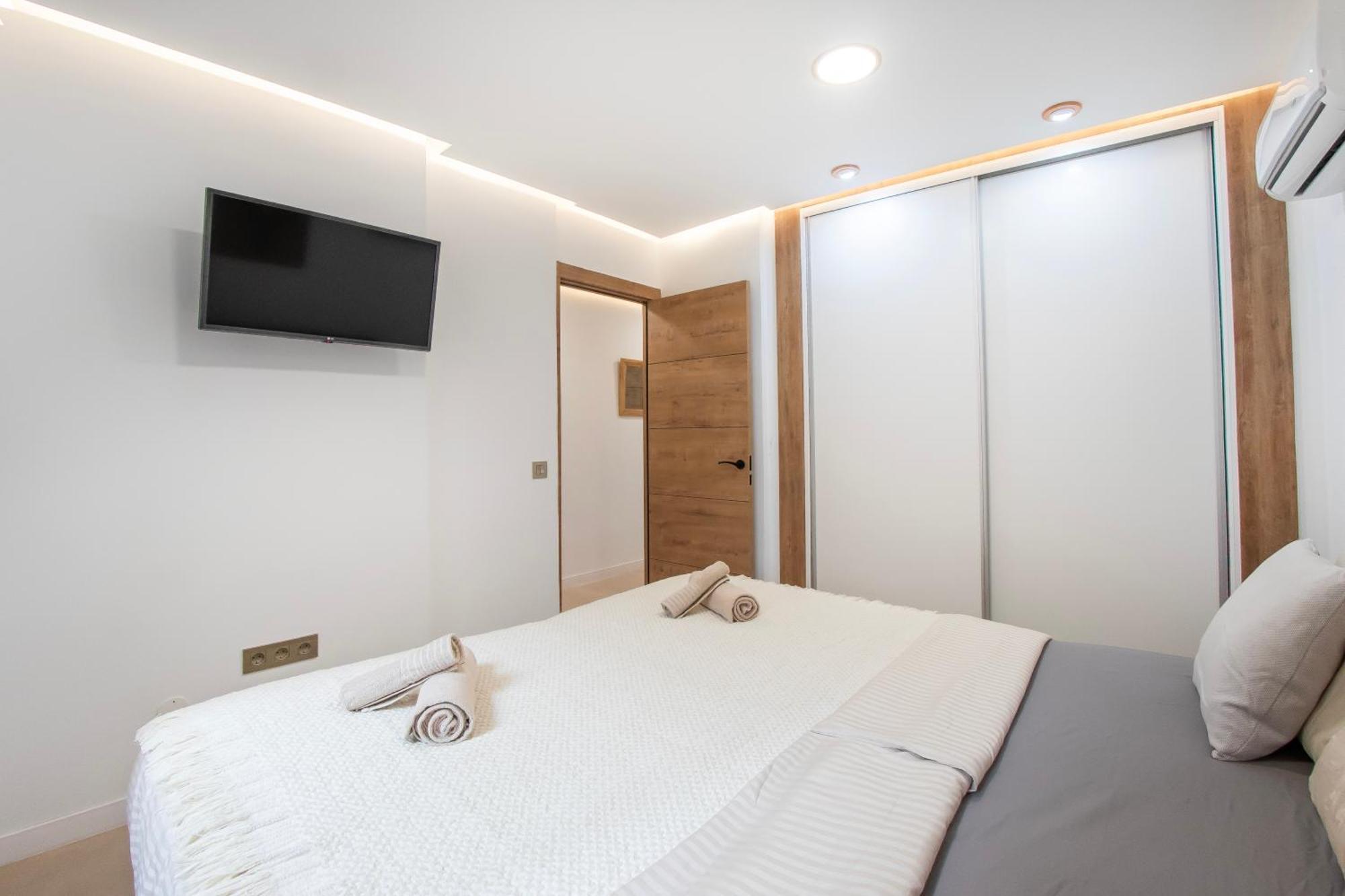 Newly Renovated, Luxurious With A Heated Pool, 259