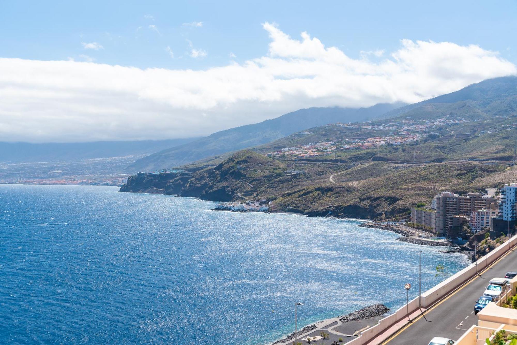 Stylish With Stunning Views & Parking *
