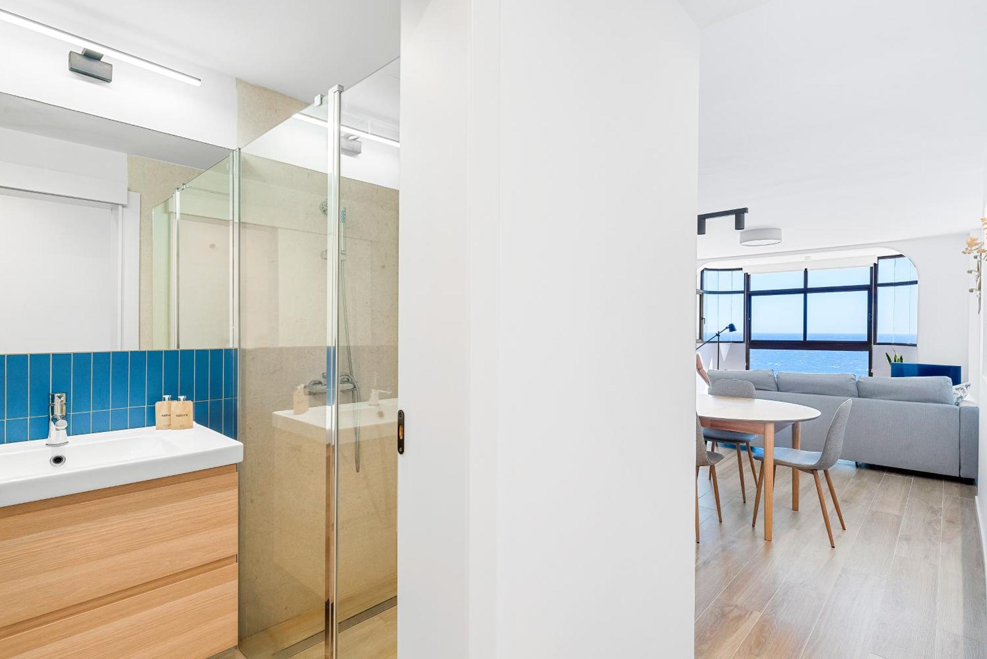 Stylish With Stunning Views & Parking Apartamento