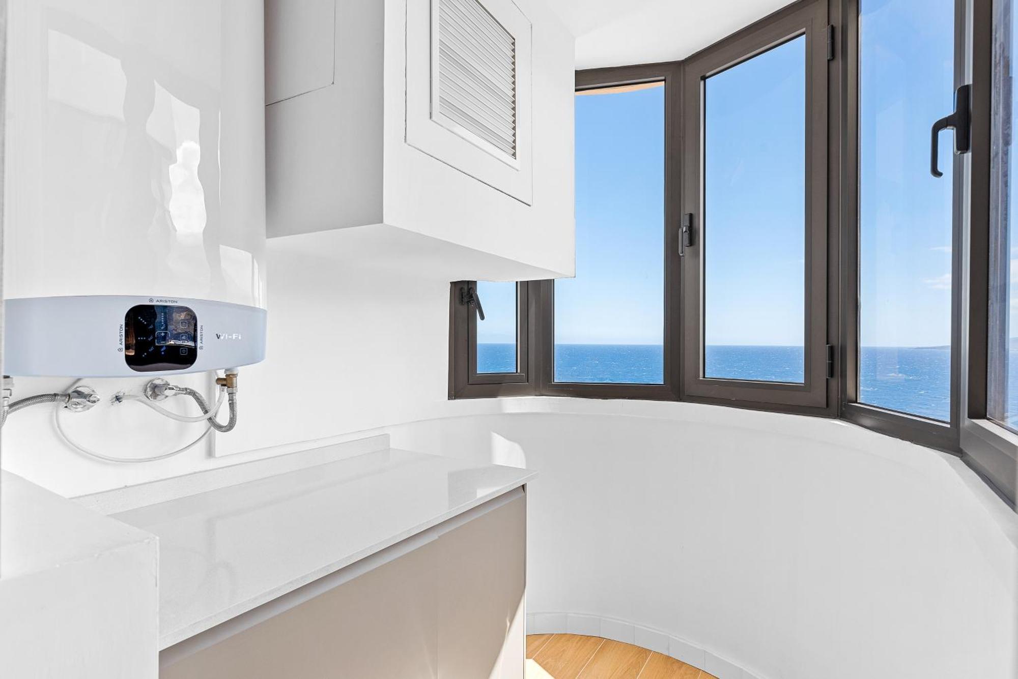 Apartamento Stylish With Stunning Views & Parking *