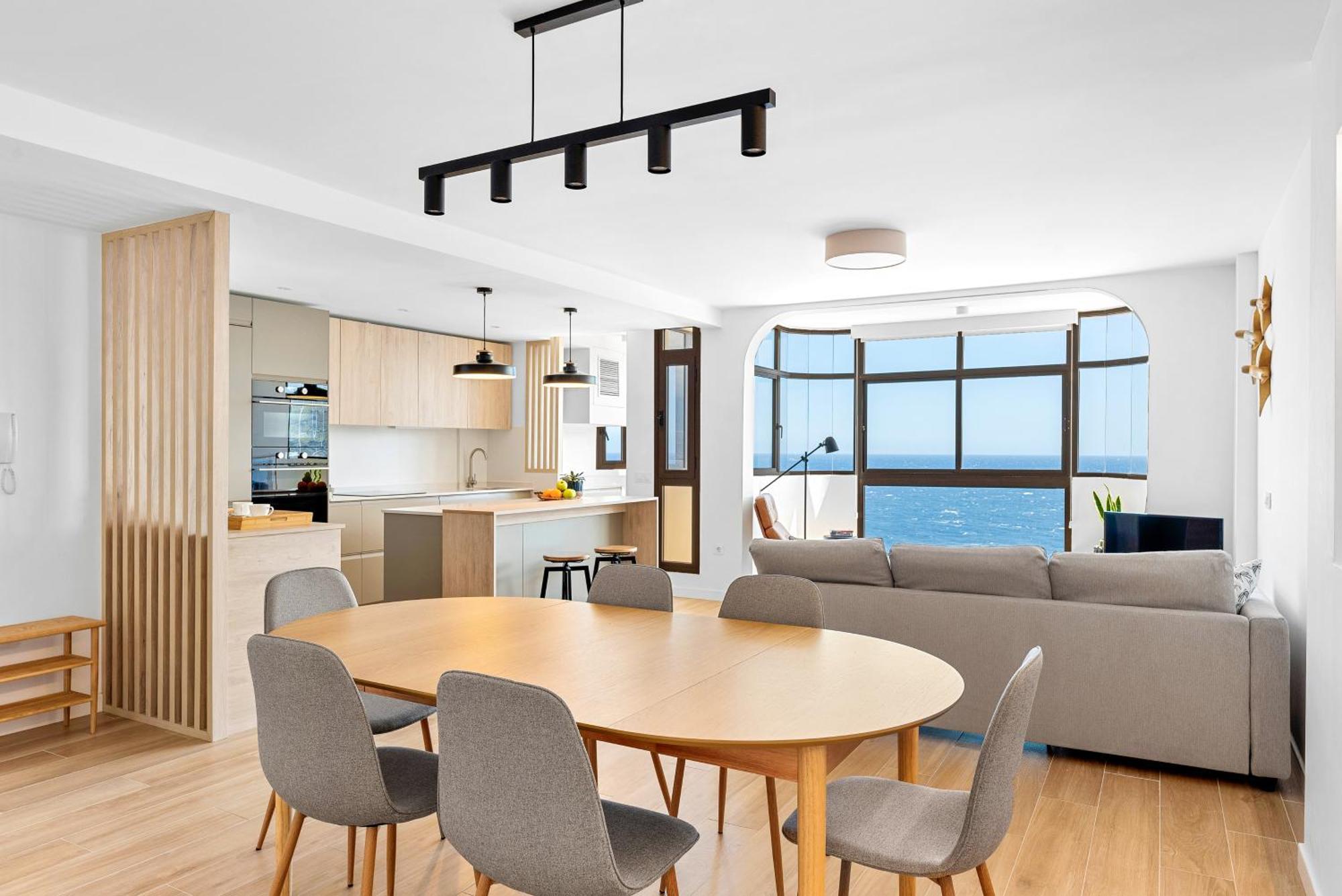 Stylish With Stunning Views & Parking Apartamento *