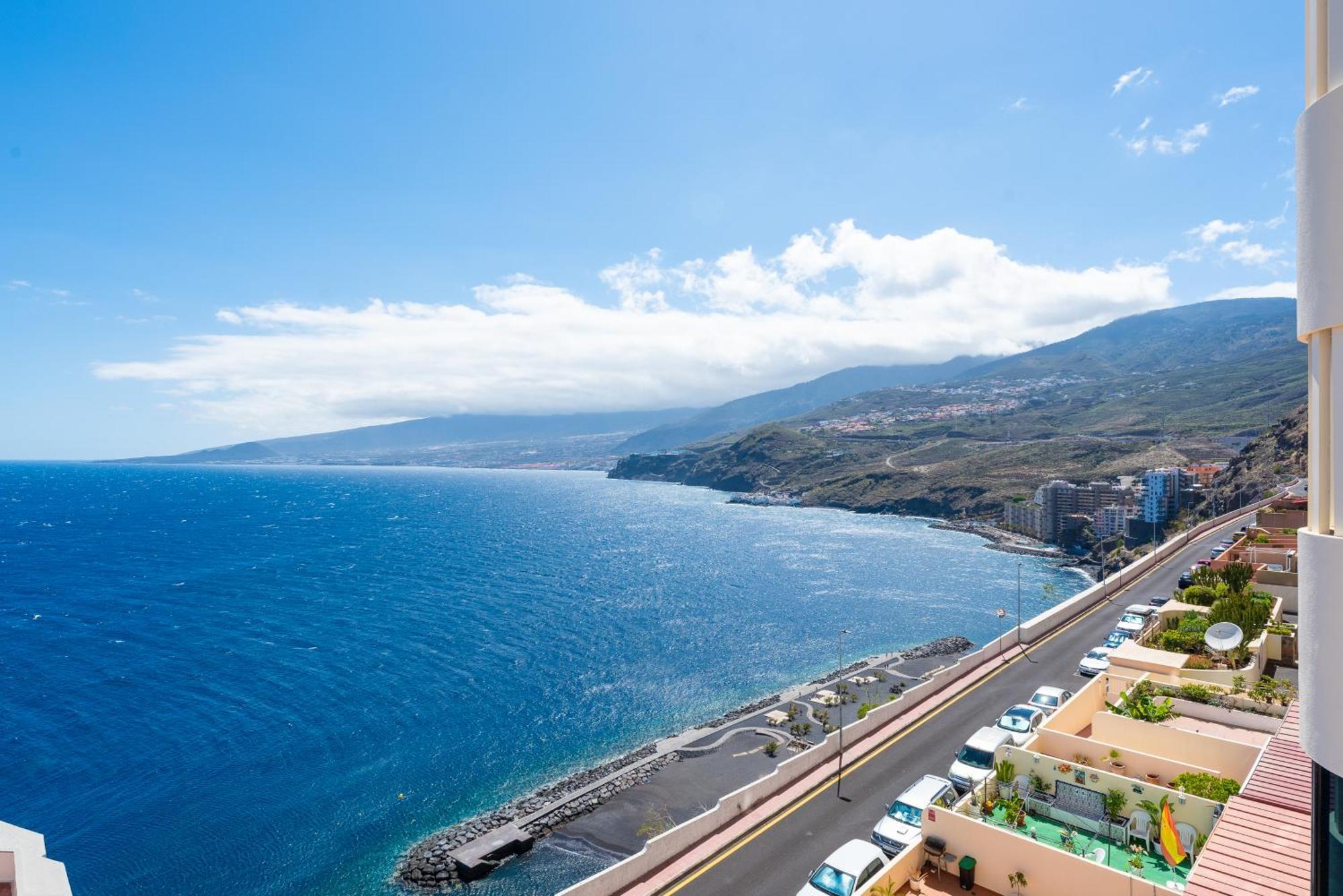Stylish With Stunning Views & Parking *