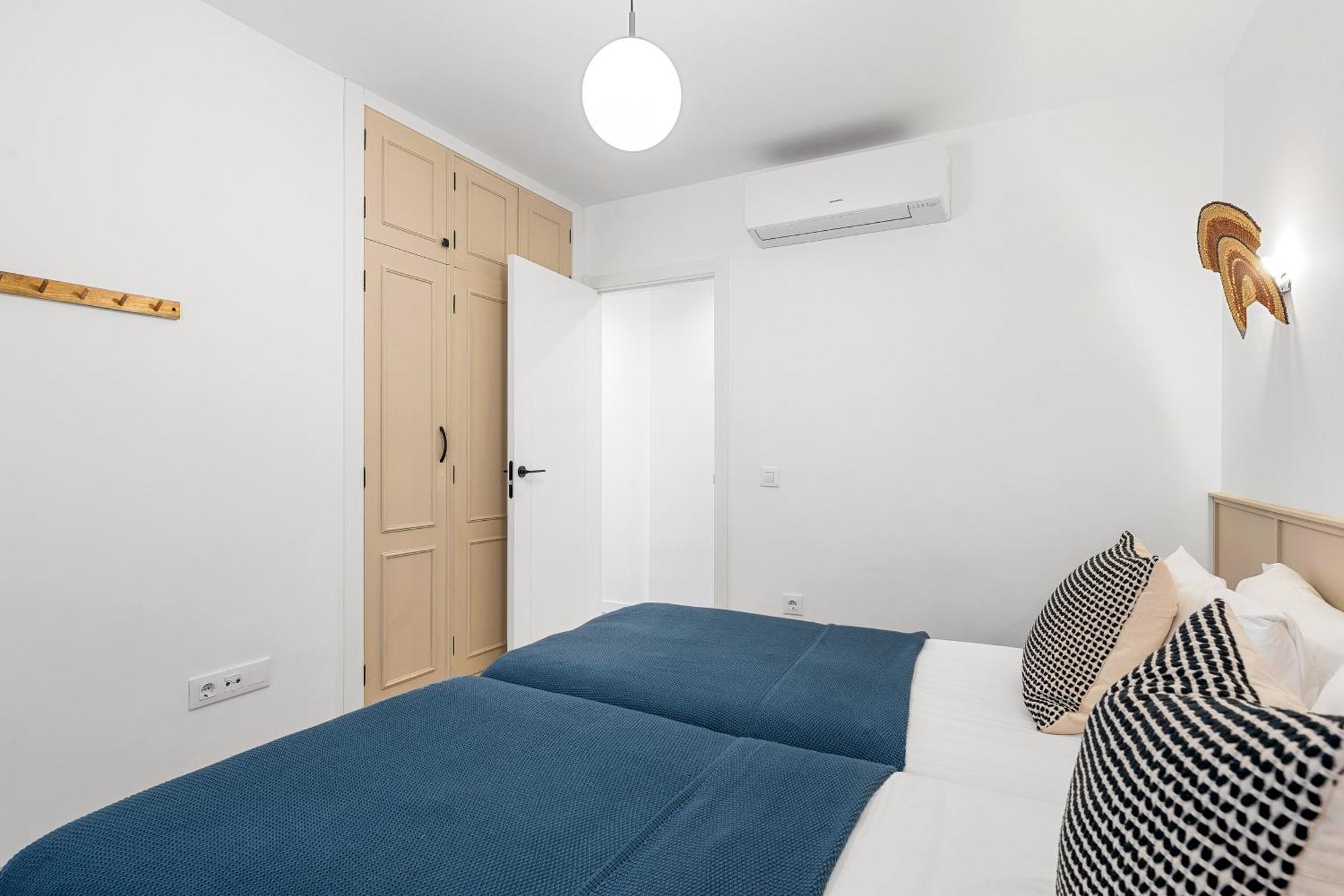 Stylish With Stunning Views & Parking *