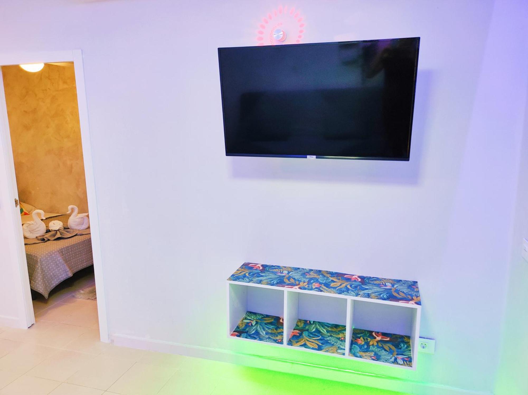 Park Con Piscina, Bar, Wifi, Parking *