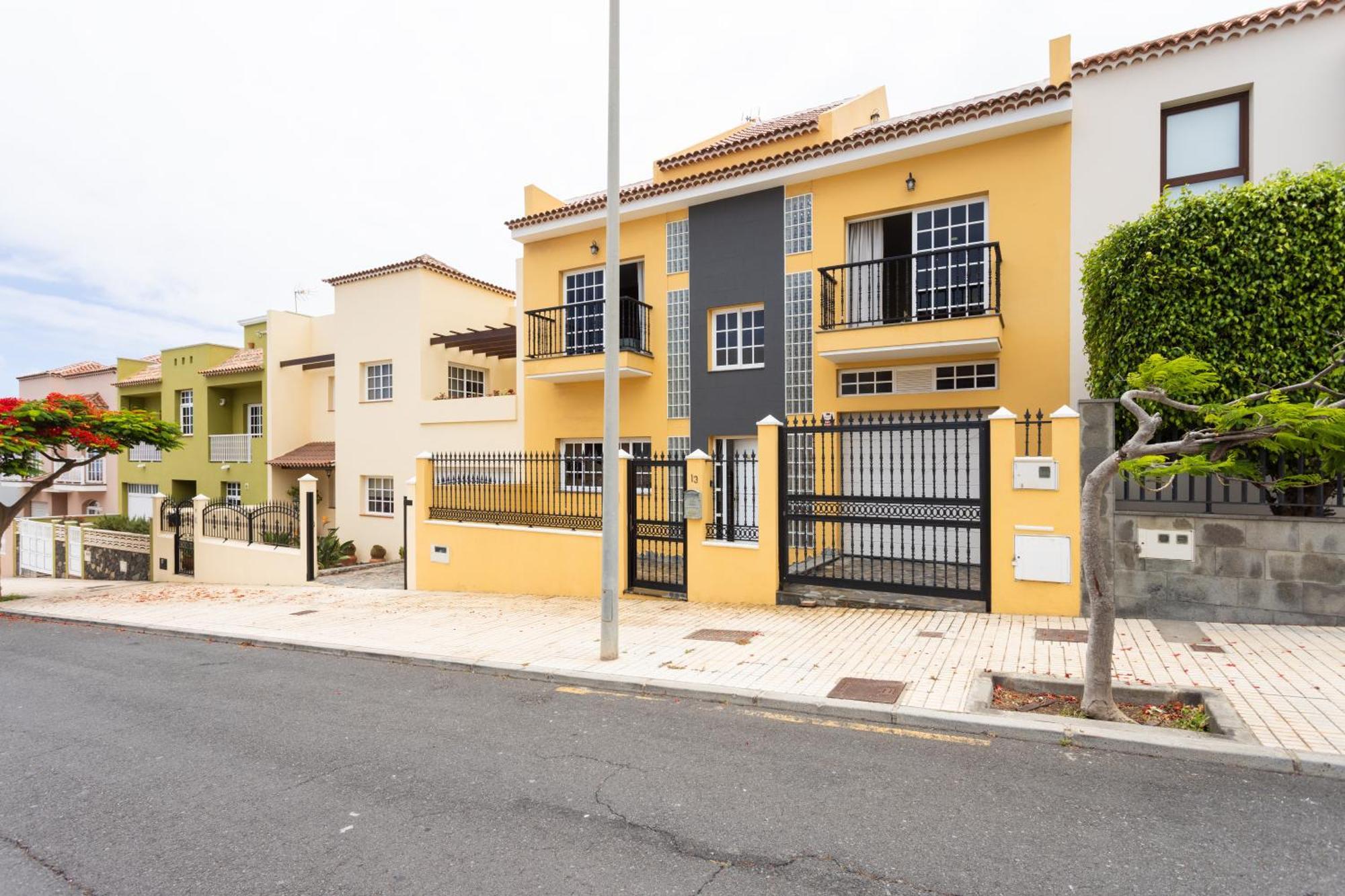 Casa Totalmente Renovada En Zona Muy Tranquila!!! Vistas Al Mar Y Montana Buenavista Del Norte