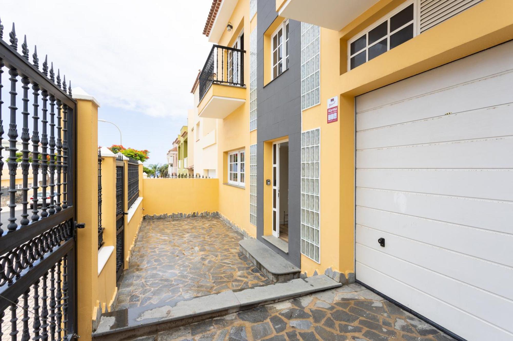 Casa Totalmente Renovada En Zona Muy Tranquila!!! Vistas Al Mar Y Montana Hébergement de vacances