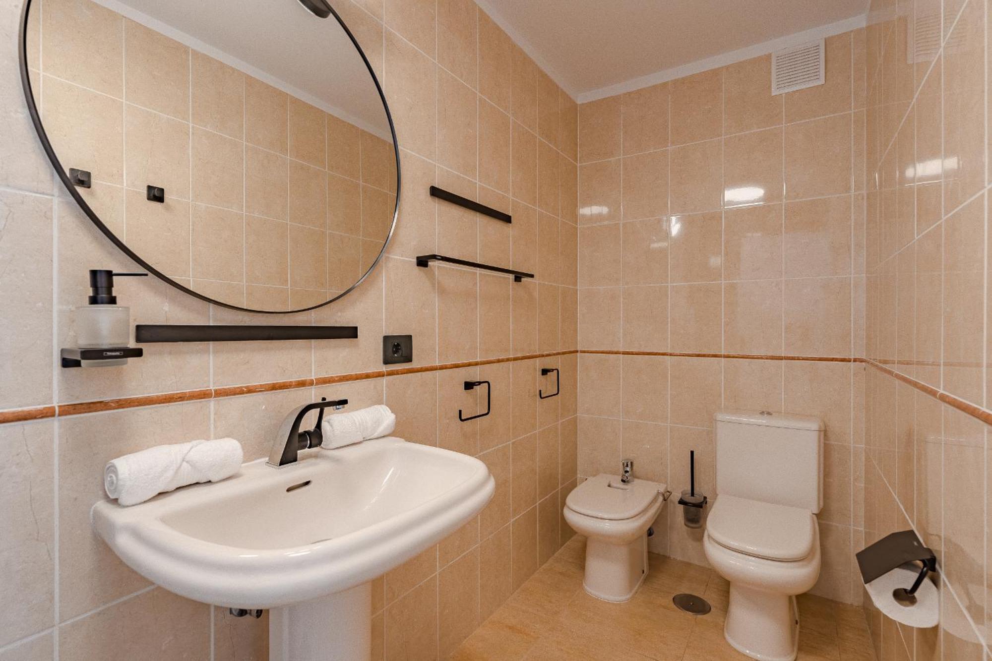 Sabina - 6 Bedroom House *
