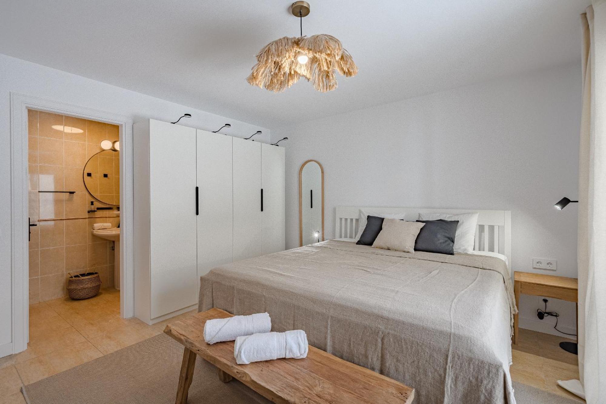 Sabina - 6 Bedroom House Villa *