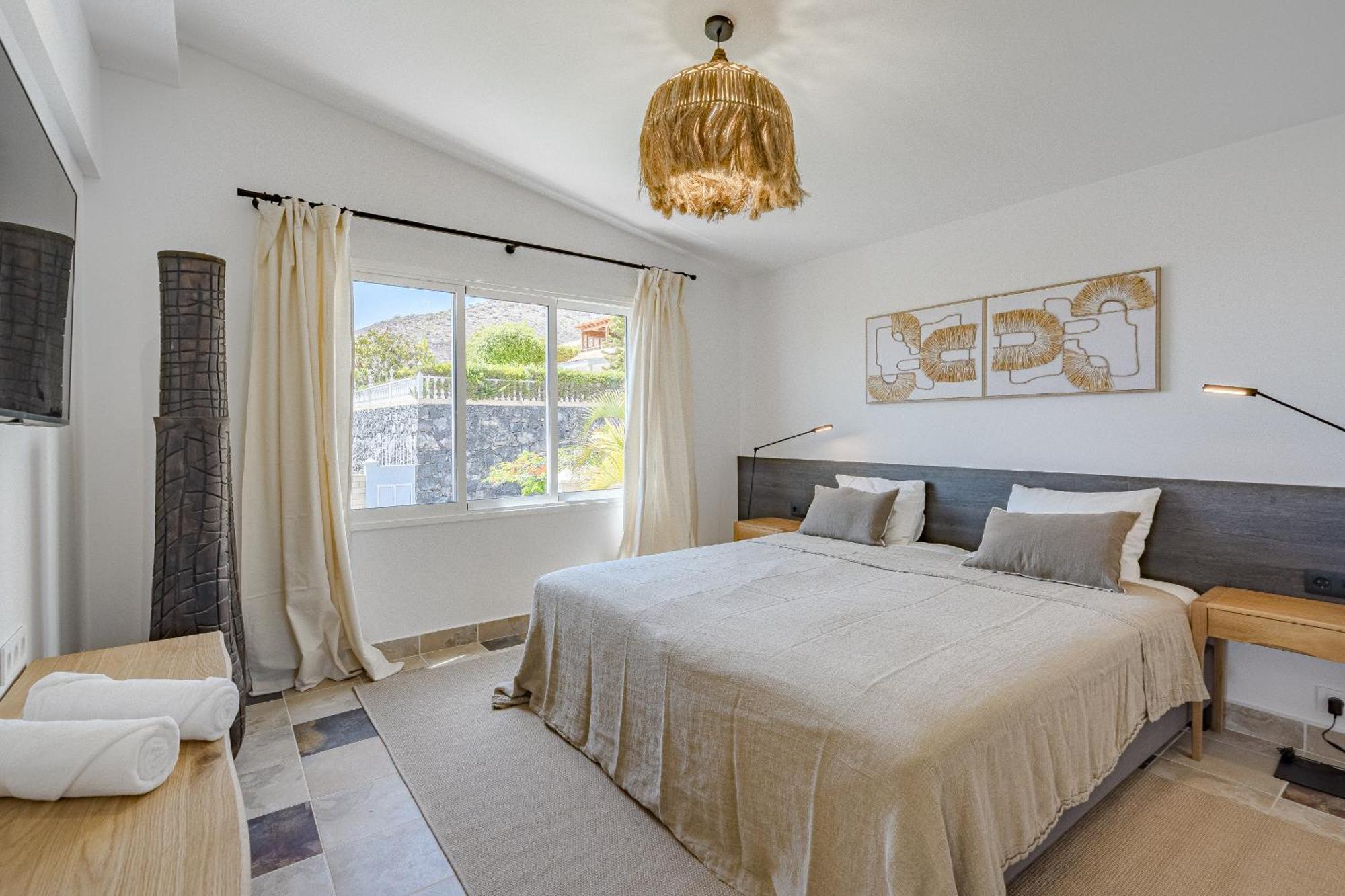 Sabina - 6 Bedroom House *