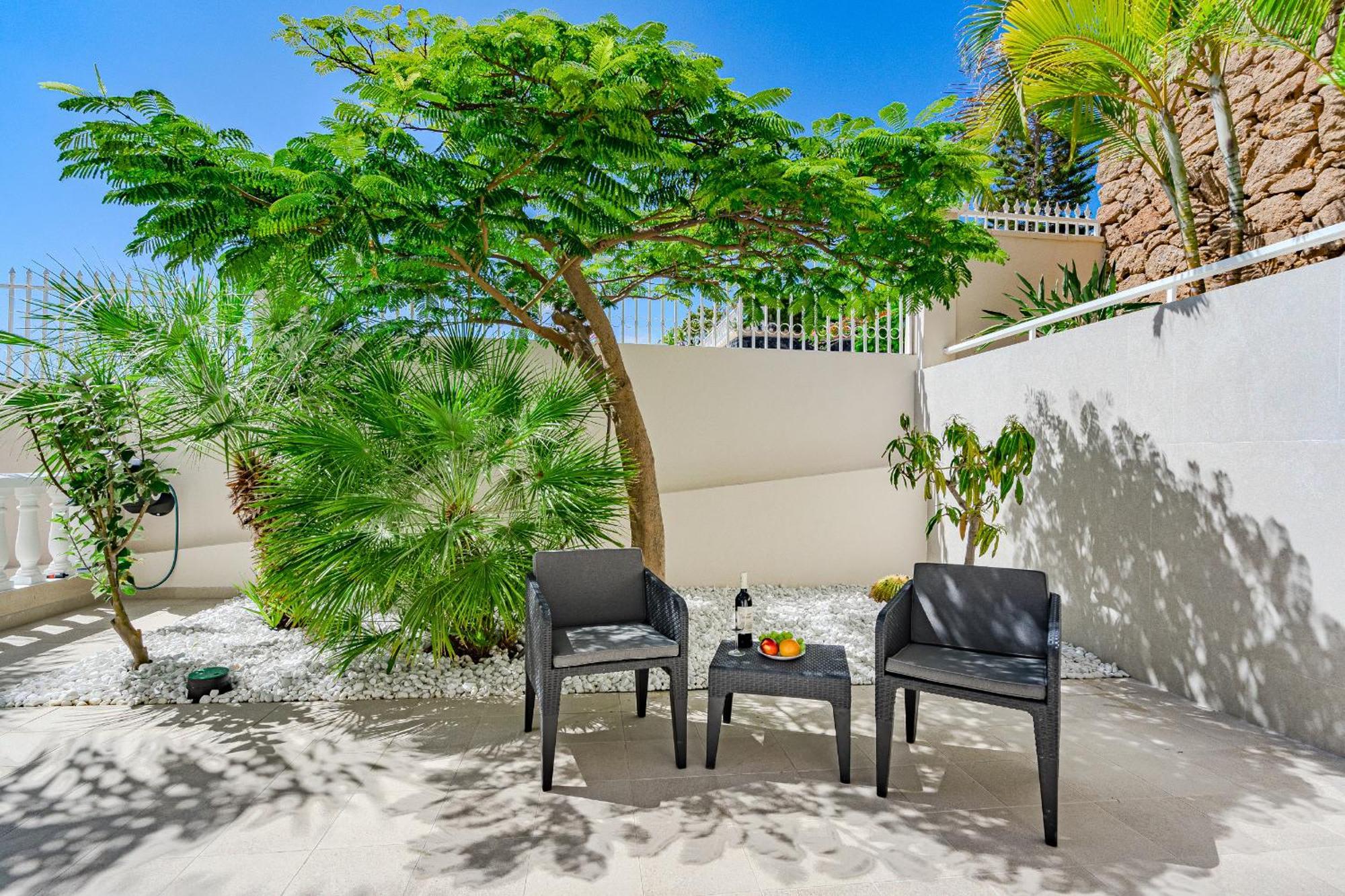 Villa Sabina - 6 Bedroom House *