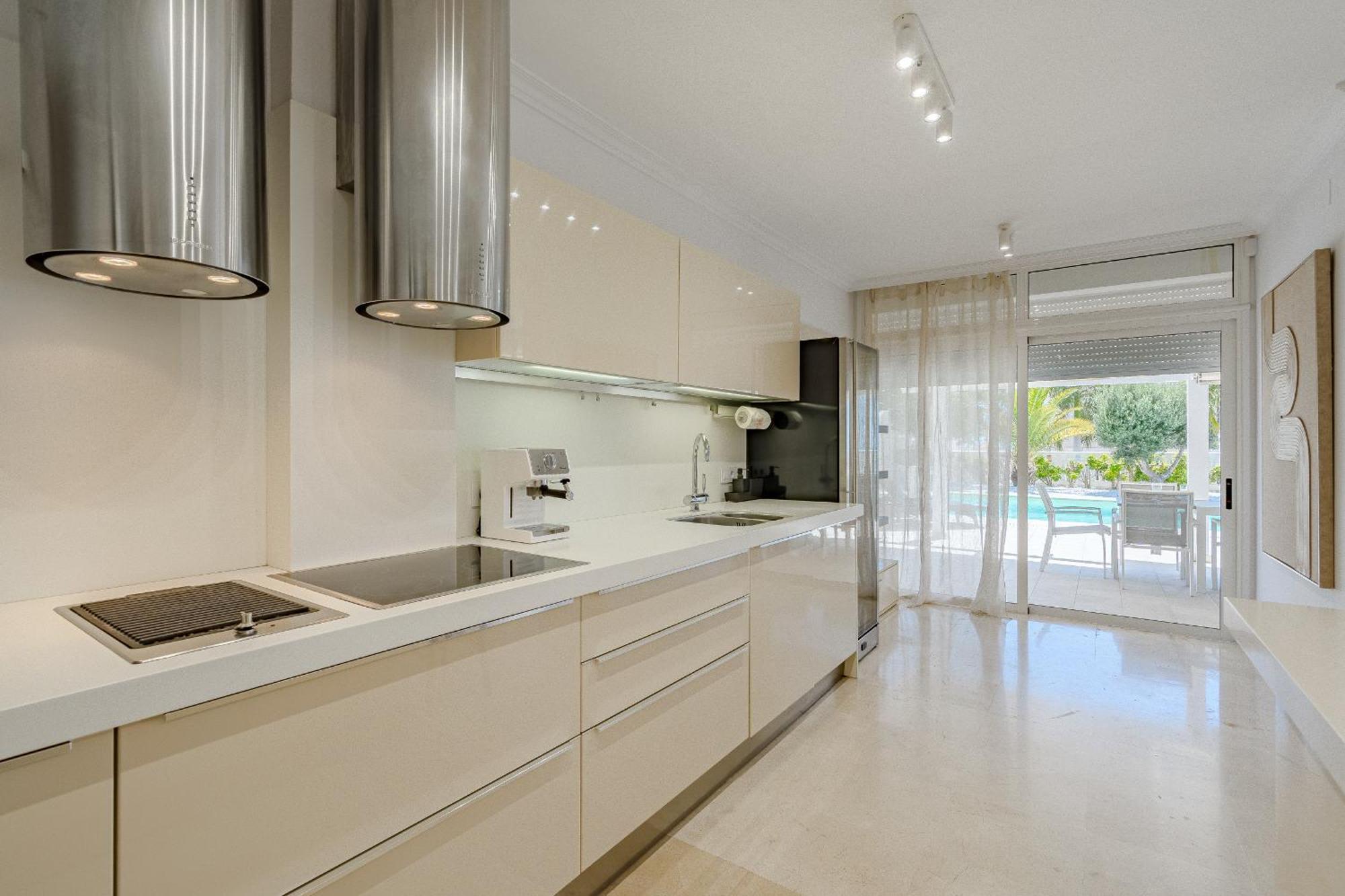 Sabina - 6 Bedroom House Villa *