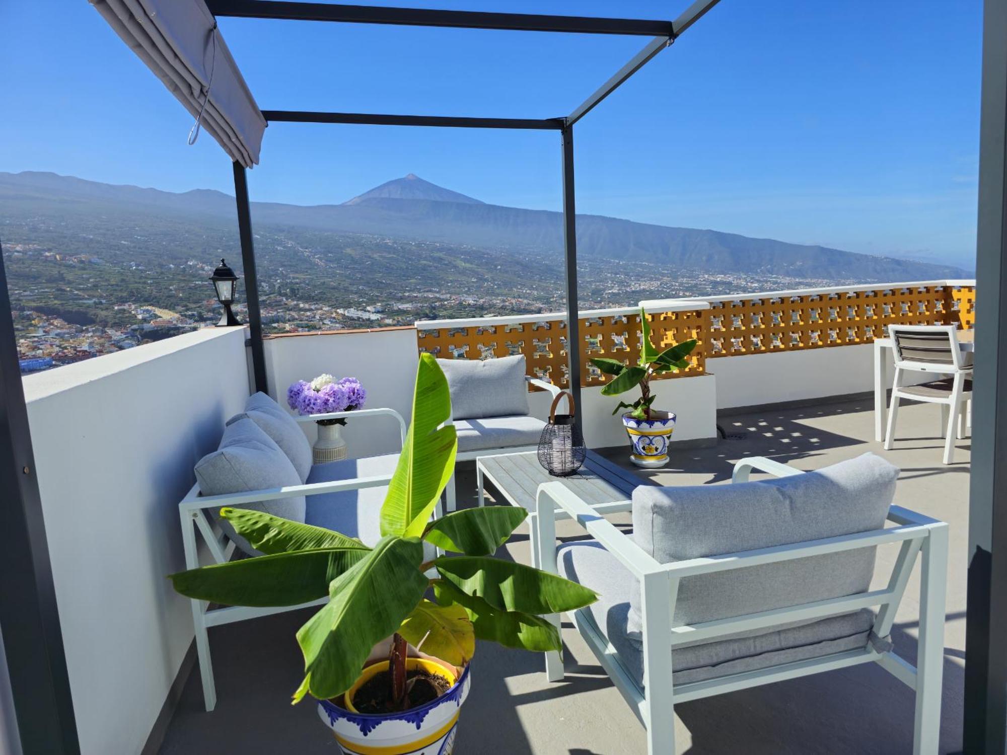 Elegant, Comfortable Penthouse With Scenic Views