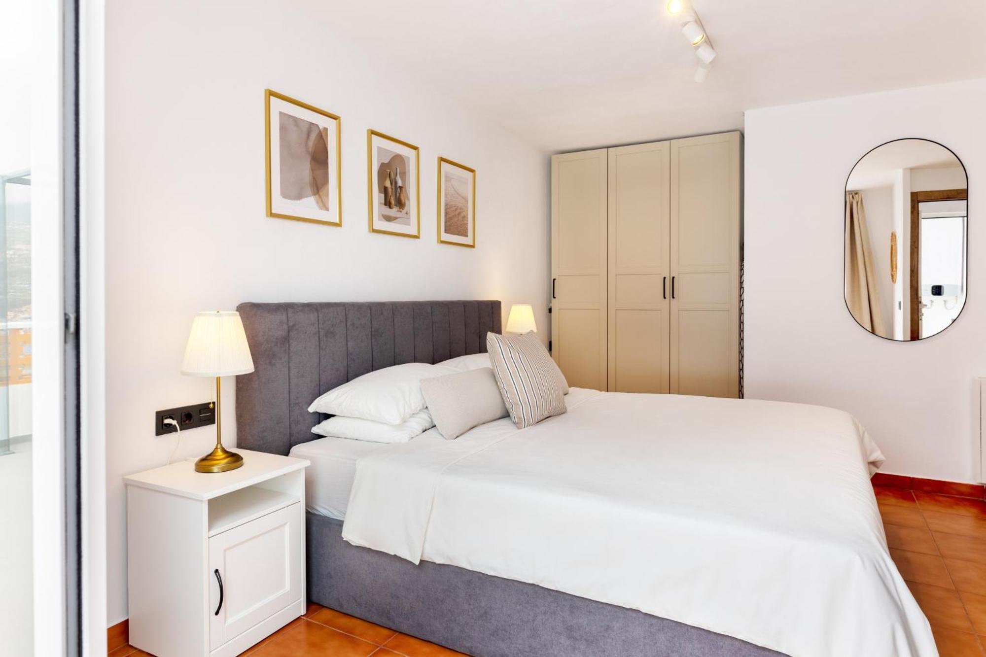 Elegant, Comfortable Penthouse With Scenic Views Appartement