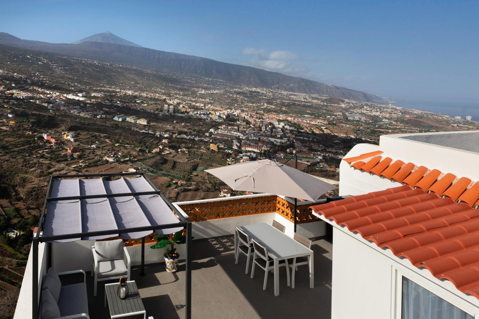 Elegant, Comfortable Penthouse With Scenic Views La Orotava