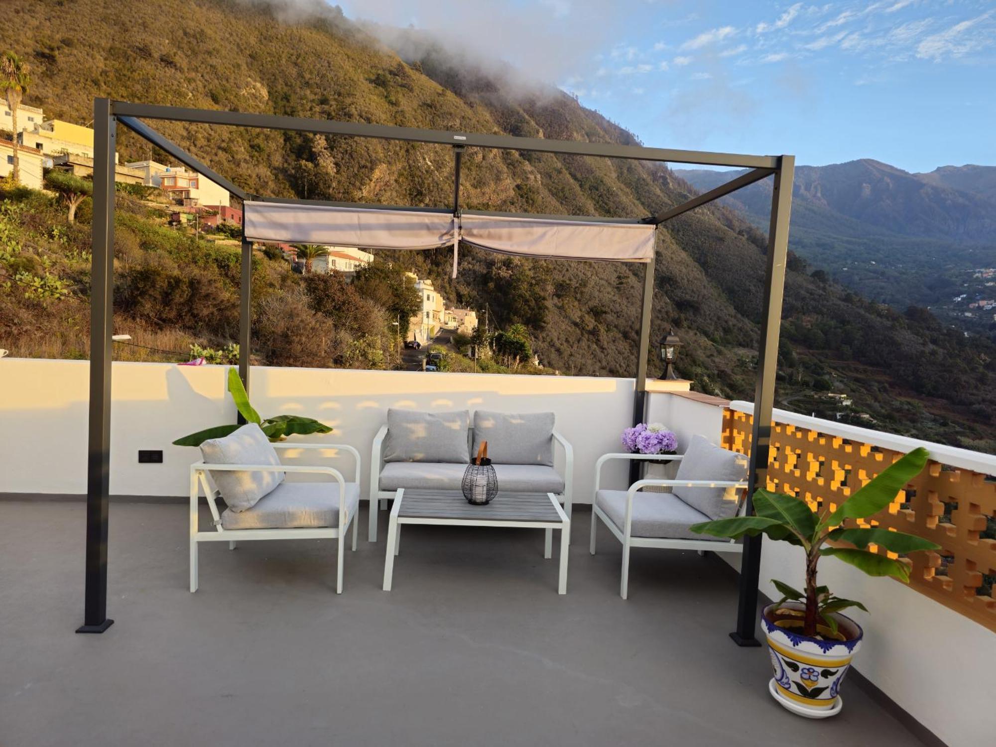 Elegant, Comfortable Penthouse With Scenic Views