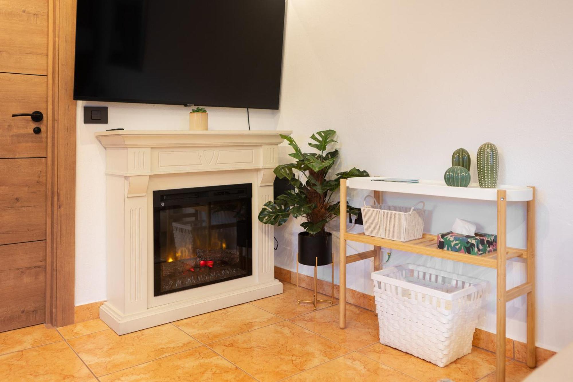 Elegant, Comfortable Penthouse With Scenic Views *