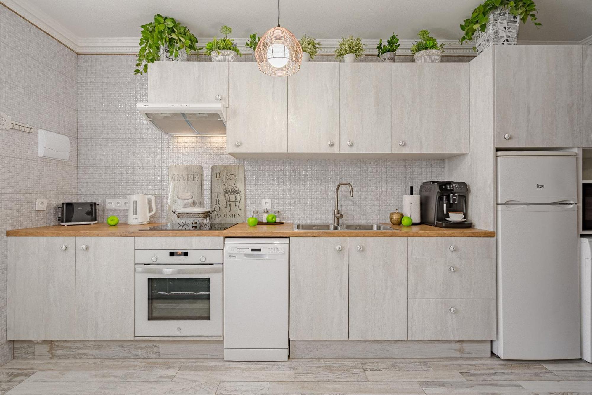 Apartamento 1 минута до пляжа, кондиционер, барбекю, Wi-fi *