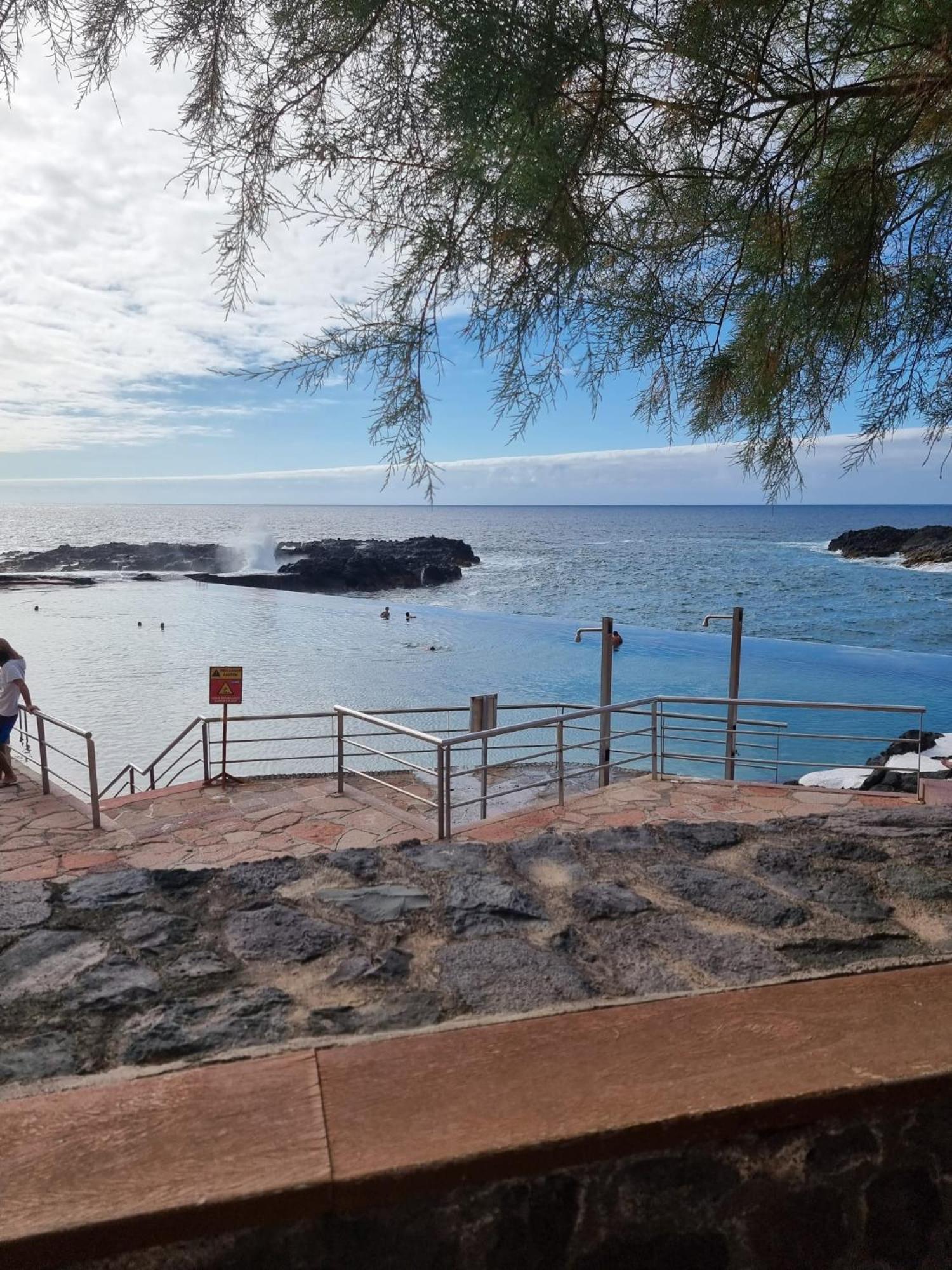 Tide's Embrace & Natural Pool Appartement