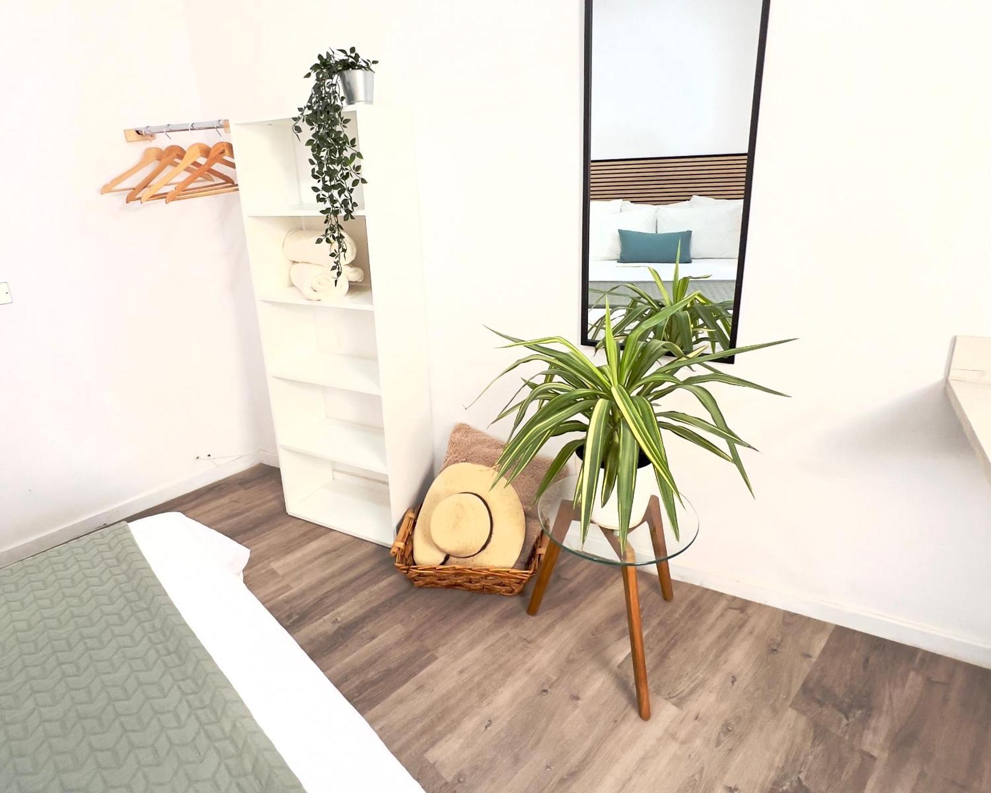 Alcamar Privada Con Areas De Sala, Cocina Y Bano Que Se Comparten Cerca Al Mar! Alcalá la Real